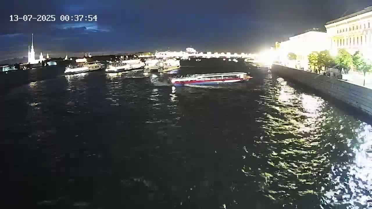 Reka Neva River Shipspotting Live Cam - Dvortsovy, Tsentralny, Saint Petersburg, Northwestern (Severo-Zapadnyy), Russia
