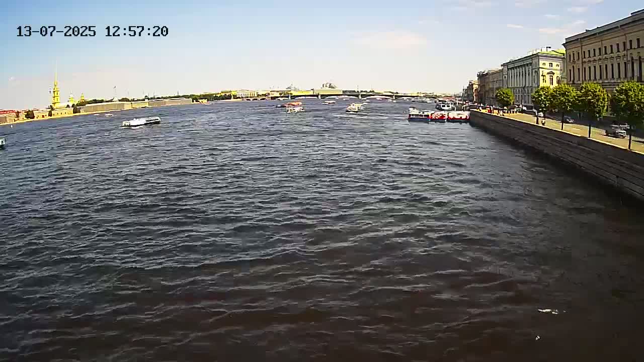 Reka Neva River Shipspotting Live Cam - Dvortsovy, Tsentralny, Saint Petersburg, Northwestern (Severo-Zapadnyy), Russia