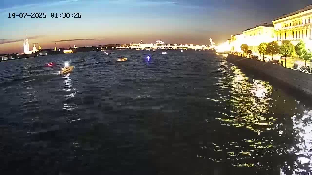 Reka Neva River Shipspotting Live Cam - Dvortsovy, Tsentralny, Saint Petersburg, Northwestern (Severo-Zapadnyy), Russia