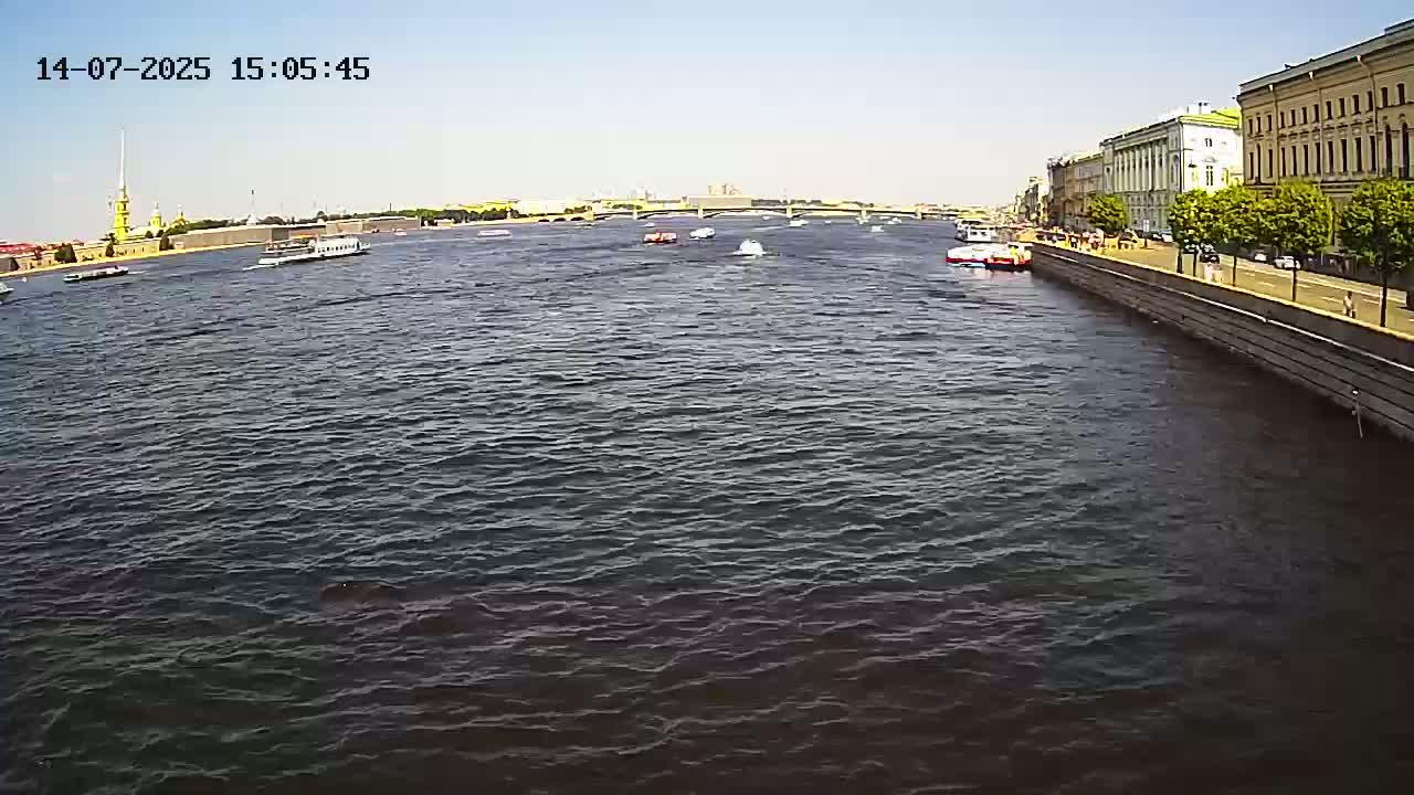Reka Neva River Shipspotting Live Cam - Dvortsovy, Tsentralny, Saint Petersburg, Northwestern (Severo-Zapadnyy), Russia