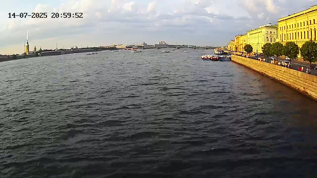 Reka Neva River Shipspotting Live Cam - Dvortsovy, Tsentralny, Saint Petersburg, Northwestern (Severo-Zapadnyy), Russia