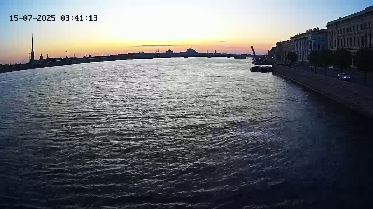 Reka Neva River Shipspotting Live Cam - Dvortsovy, Tsentralny, Saint Petersburg, Northwestern (Severo-Zapadnyy), Russia