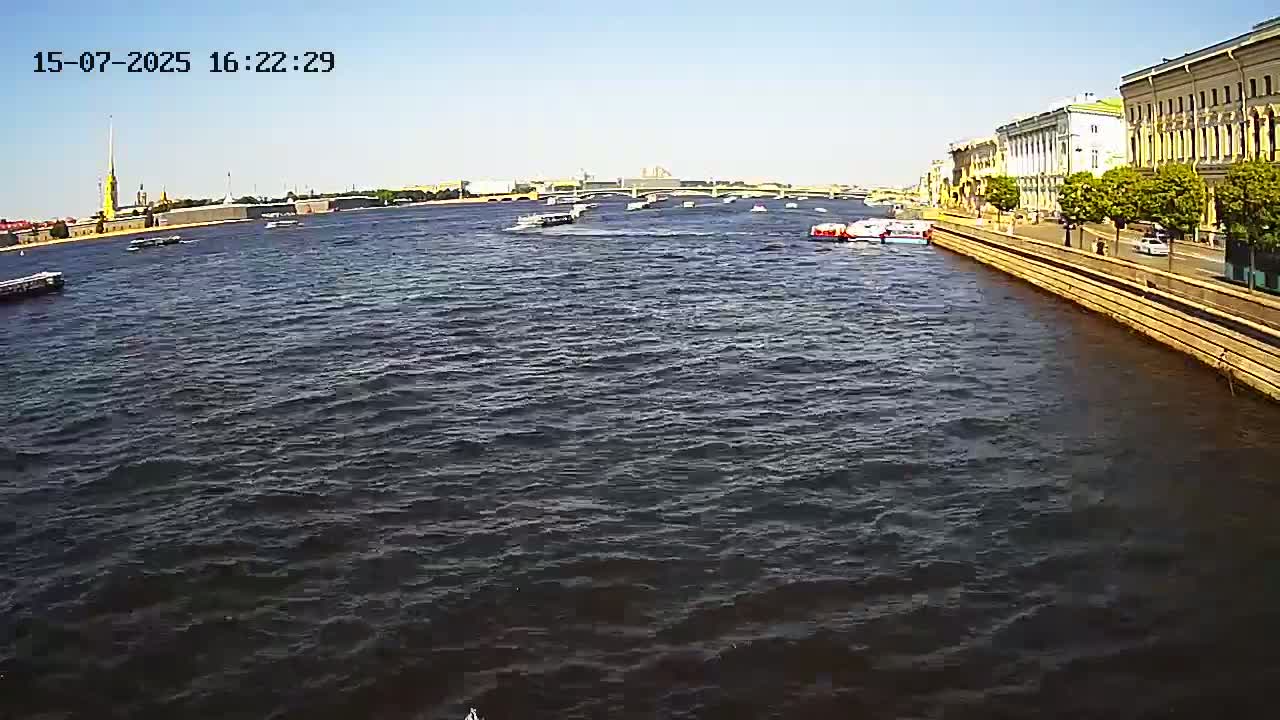 Reka Neva River Shipspotting Live Cam - Dvortsovy, Tsentralny, Saint Petersburg, Northwestern (Severo-Zapadnyy), Russia