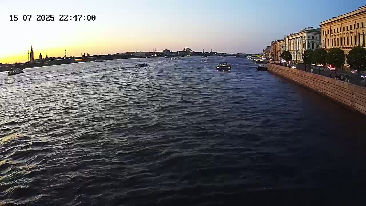 Reka Neva River Shipspotting Live Cam - Dvortsovy, Tsentralny, Saint Petersburg, Northwestern (Severo-Zapadnyy), Russia