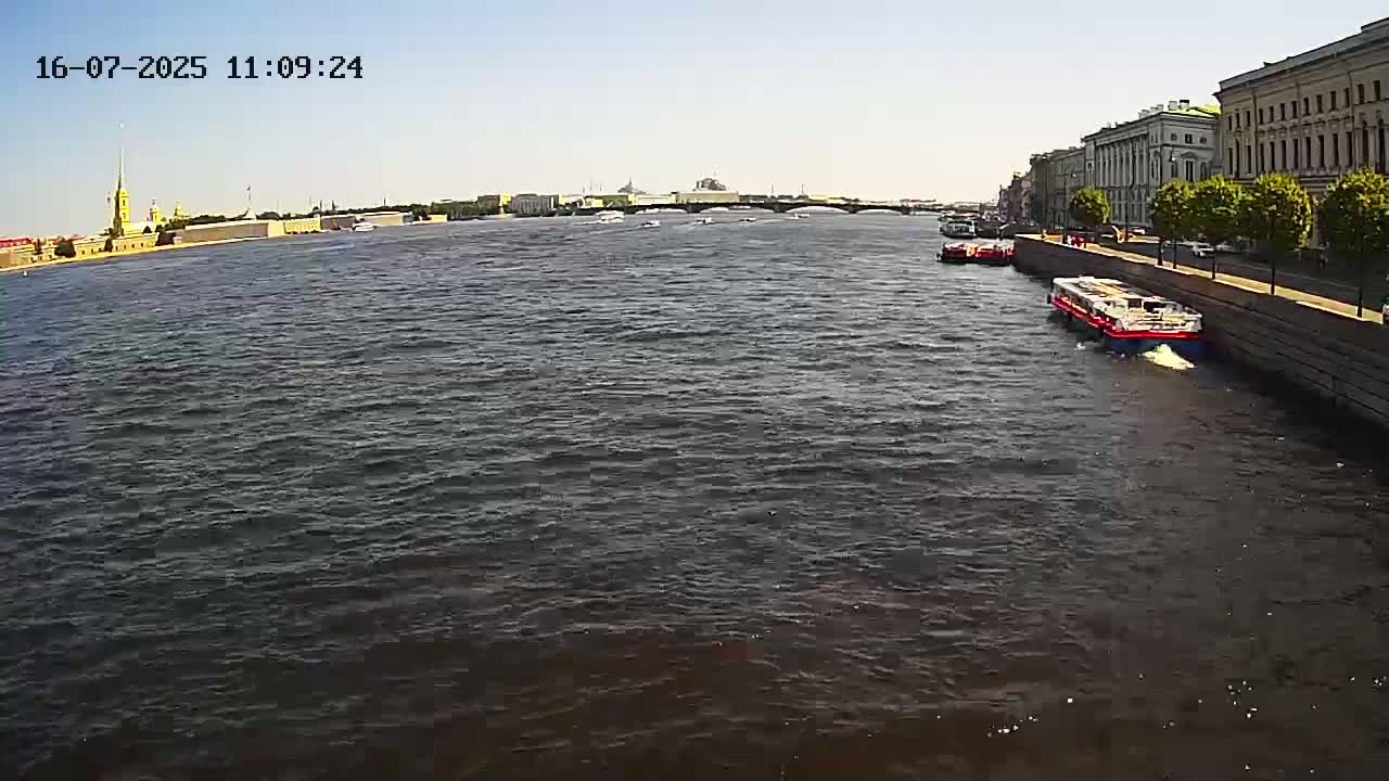 Reka Neva River Shipspotting Live Cam - Dvortsovy, Tsentralny, Saint Petersburg, Northwestern (Severo-Zapadnyy), Russia