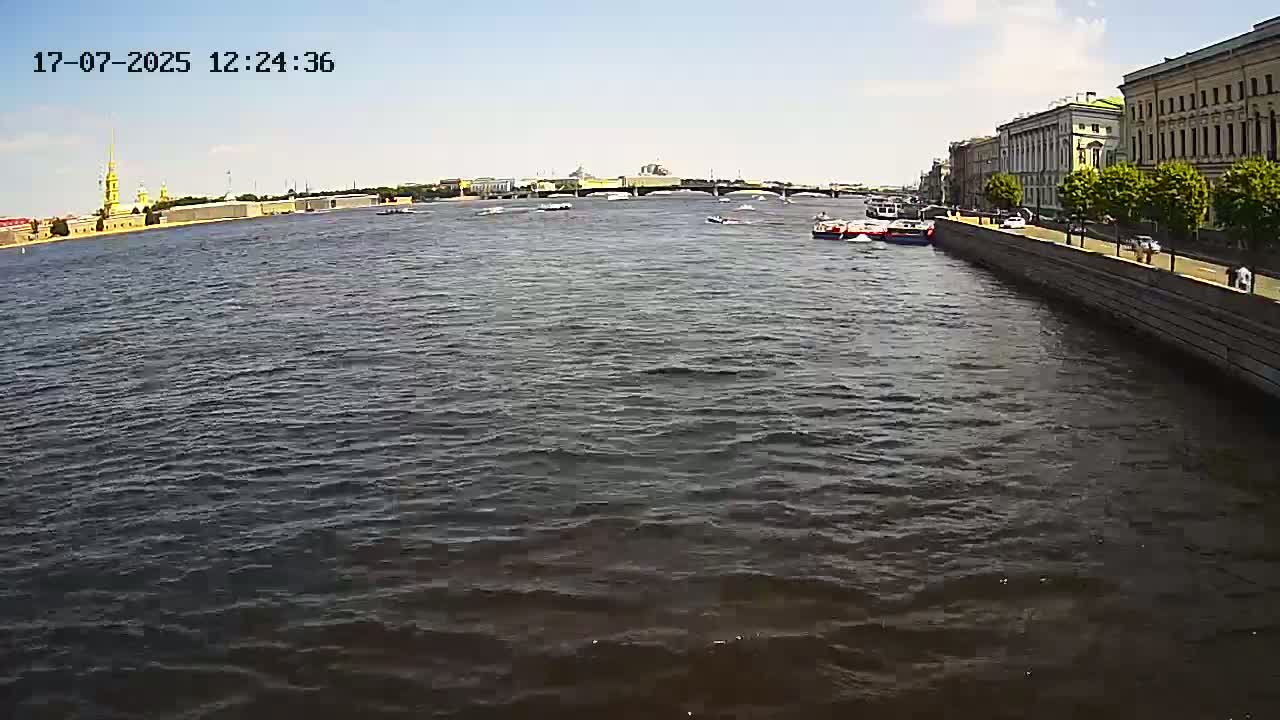 Reka Neva River Shipspotting Live Cam - Dvortsovy, Tsentralny, Saint Petersburg, Northwestern (Severo-Zapadnyy), Russia