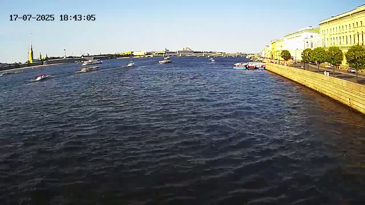 Reka Neva River Shipspotting Live Cam - Dvortsovy, Tsentralny, Saint Petersburg, Northwestern (Severo-Zapadnyy), Russia