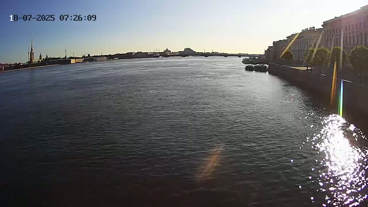 Reka Neva River Shipspotting Live Cam - Dvortsovy, Tsentralny, Saint Petersburg, Northwestern (Severo-Zapadnyy), Russia