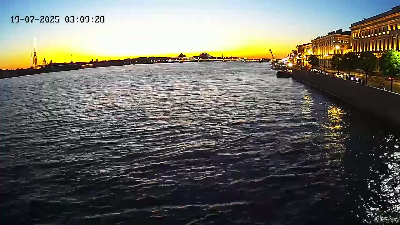 Reka Neva River Shipspotting Live Cam - Dvortsovy, Tsentralny, Saint Petersburg, Northwestern (Severo-Zapadnyy), Russia