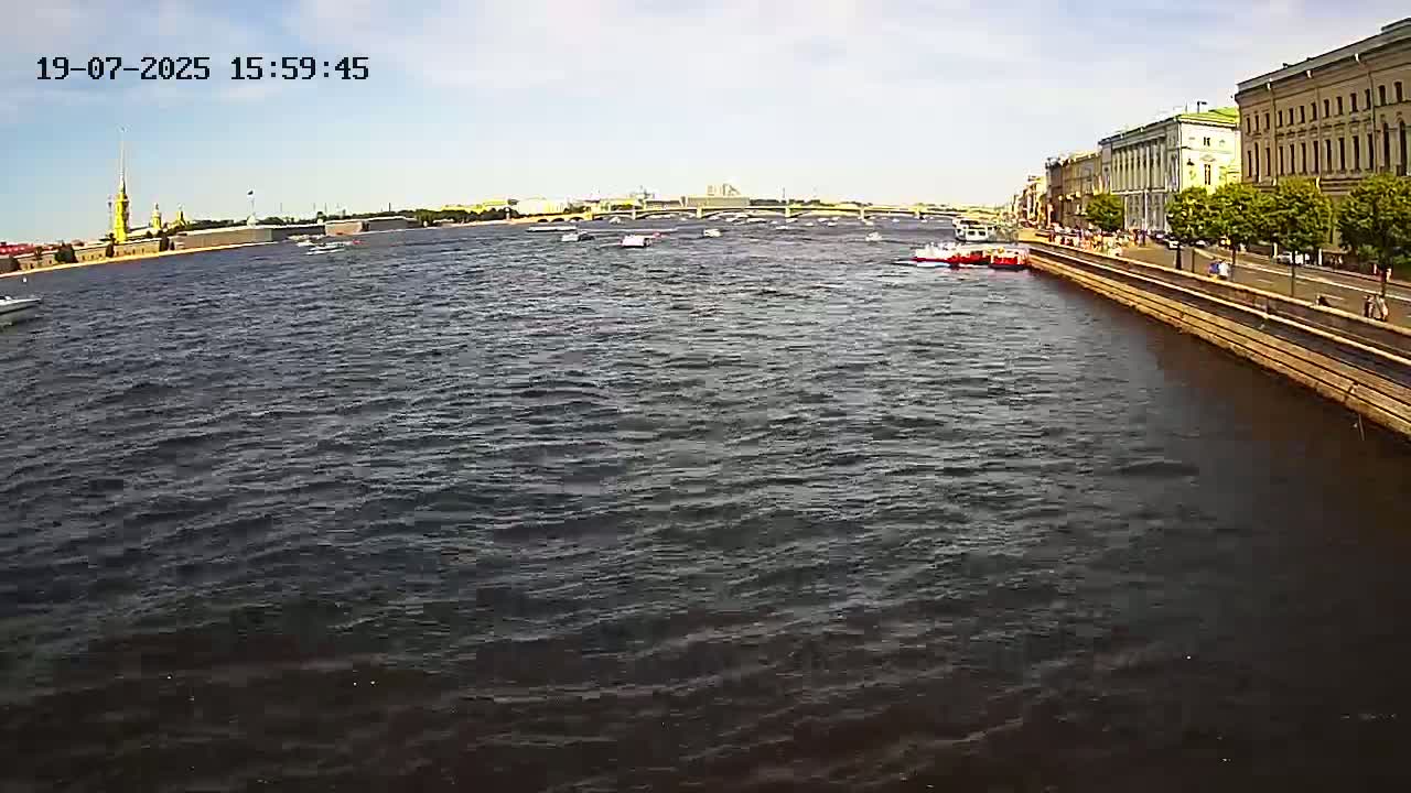 Reka Neva River Shipspotting Live Cam - Dvortsovy, Tsentralny, Saint Petersburg, Northwestern (Severo-Zapadnyy), Russia