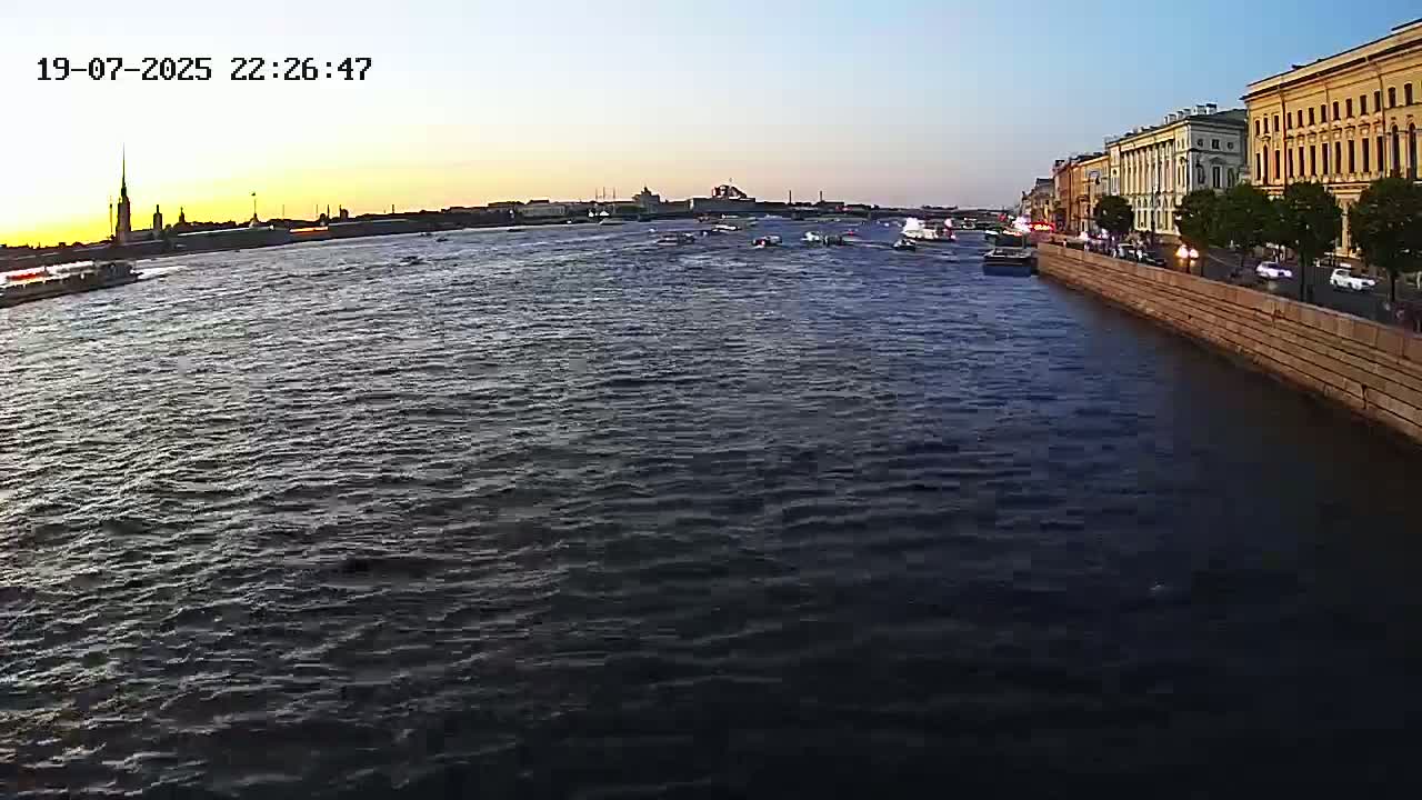 Reka Neva River Shipspotting Live Cam - Dvortsovy, Tsentralny, Saint Petersburg, Northwestern (Severo-Zapadnyy), Russia