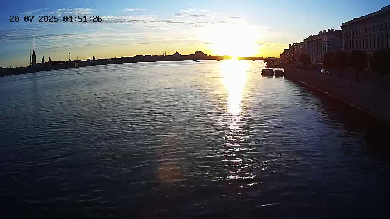 Reka Neva River Shipspotting Live Cam - Dvortsovy, Tsentralny, Saint Petersburg, Northwestern (Severo-Zapadnyy), Russia