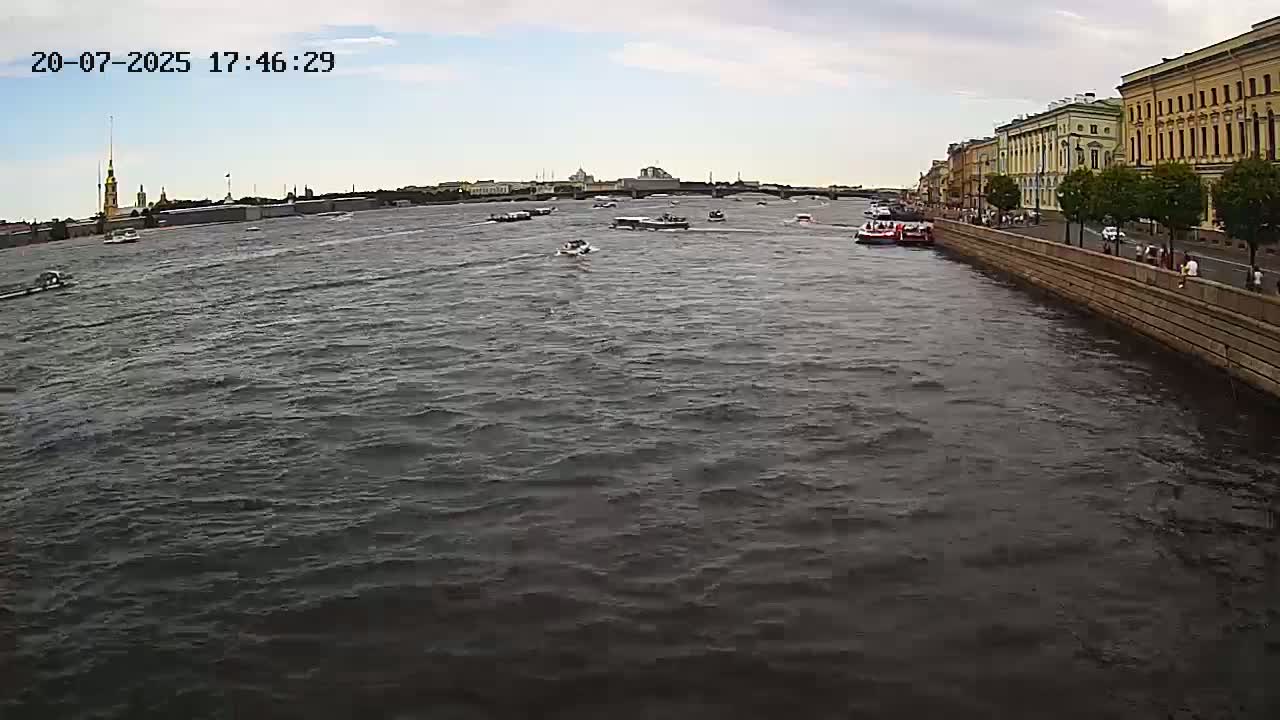 Reka Neva River Shipspotting Live Cam - Dvortsovy, Tsentralny, Saint Petersburg, Northwestern (Severo-Zapadnyy), Russia