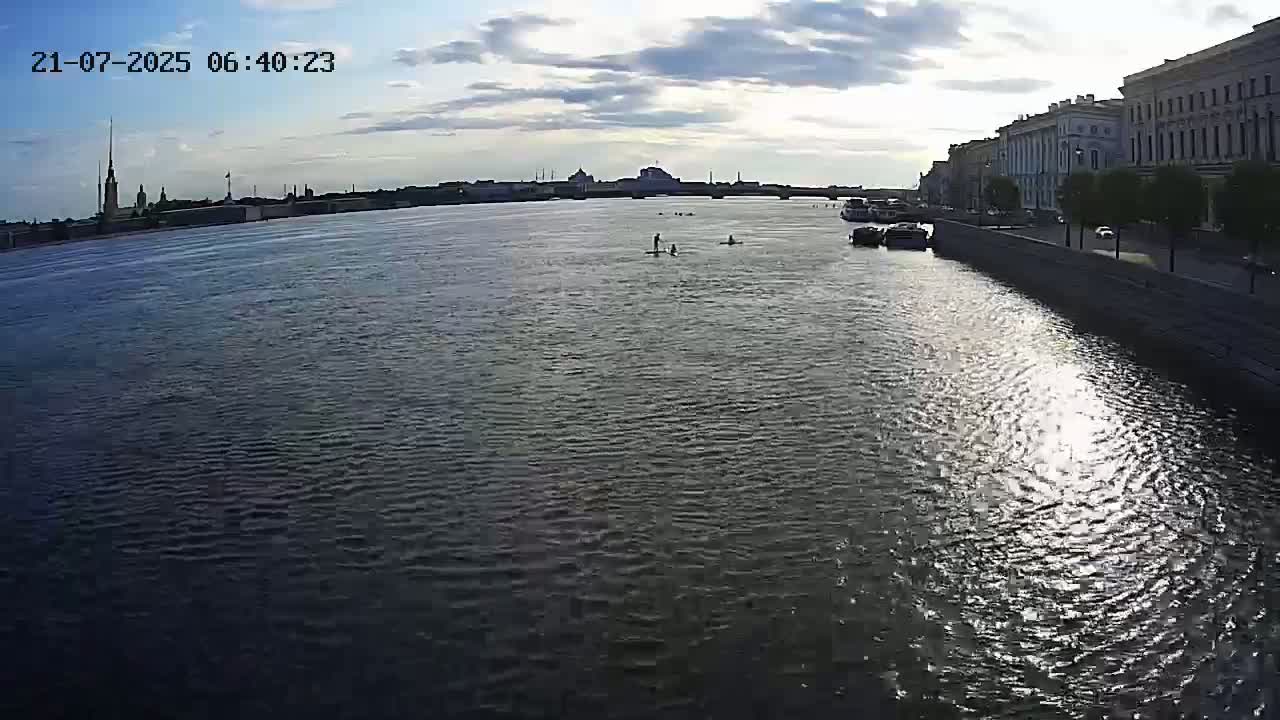 Reka Neva River Shipspotting Live Cam - Dvortsovy, Tsentralny, Saint Petersburg, Northwestern (Severo-Zapadnyy), Russia