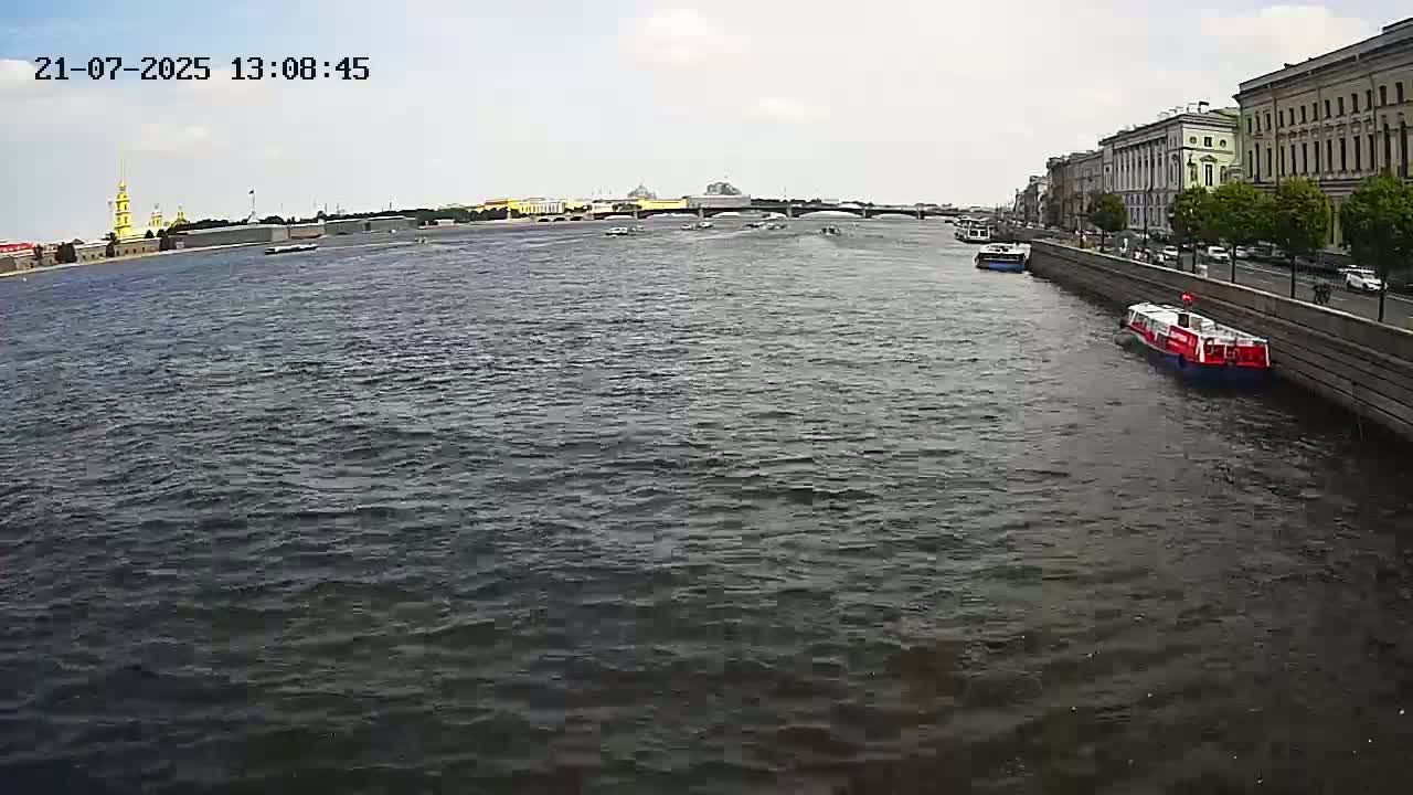 Reka Neva River Shipspotting Live Cam - Dvortsovy, Tsentralny, Saint Petersburg, Northwestern (Severo-Zapadnyy), Russia