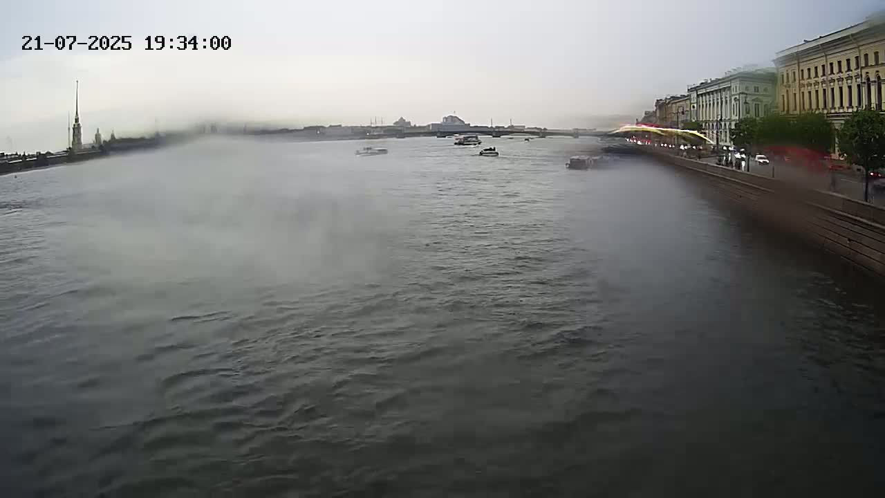 Reka Neva River Shipspotting Live Cam - Dvortsovy, Tsentralny, Saint Petersburg, Northwestern (Severo-Zapadnyy), Russia