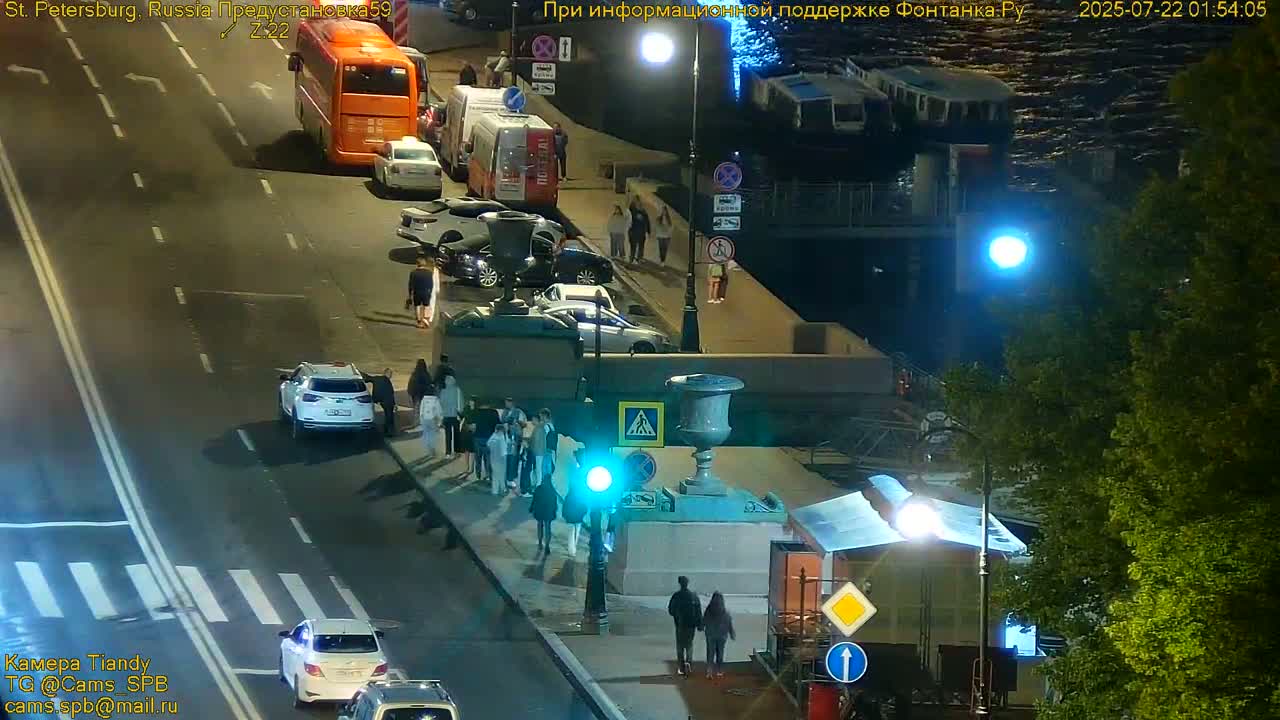 Reka Neva River Shipspotting Live Cam - Dvortsovy, Tsentralny, Saint Petersburg, Northwestern (Severo-Zapadnyy), Russia