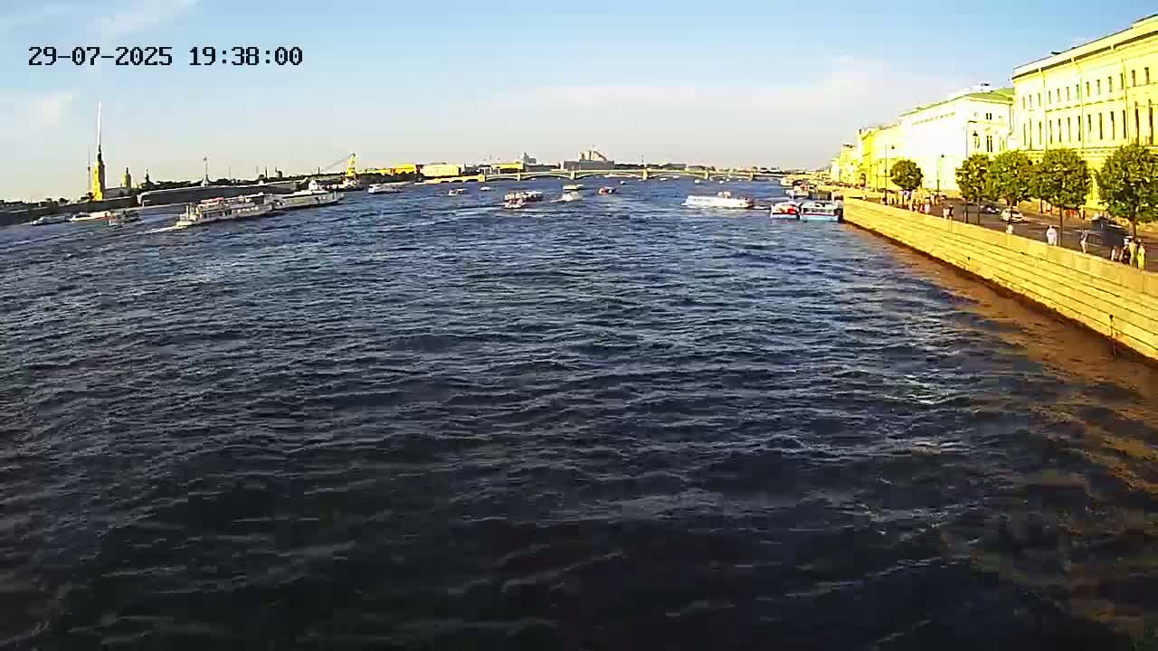 Reka Neva River Shipspotting Live Cam - Dvortsovy, Tsentralny, Saint Petersburg, Northwestern (Severo-Zapadnyy), Russia