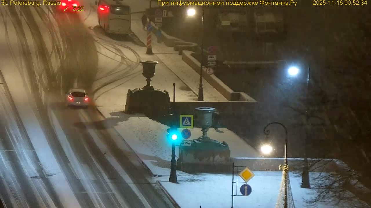 Reka Neva River Shipspotting Live Cam - Dvortsovy, Tsentralny, Saint Petersburg, Northwestern (Severo-Zapadnyy), Russia