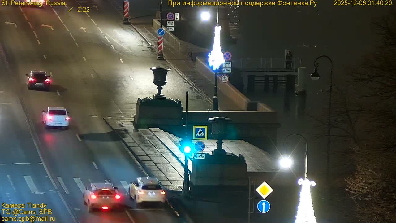 Reka Neva River Shipspotting Live Cam - Dvortsovy, Tsentralny, Saint Petersburg, Northwestern (Severo-Zapadnyy), Russia