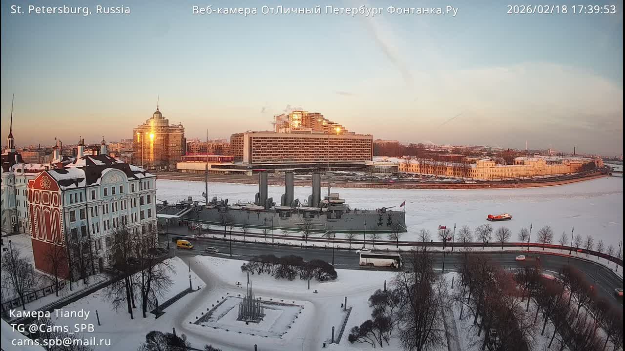 Reka Neva River Shipspotting Live Cam - Dvortsovy, Tsentralny, Saint Petersburg, Northwestern (Severo-Zapadnyy), Russia