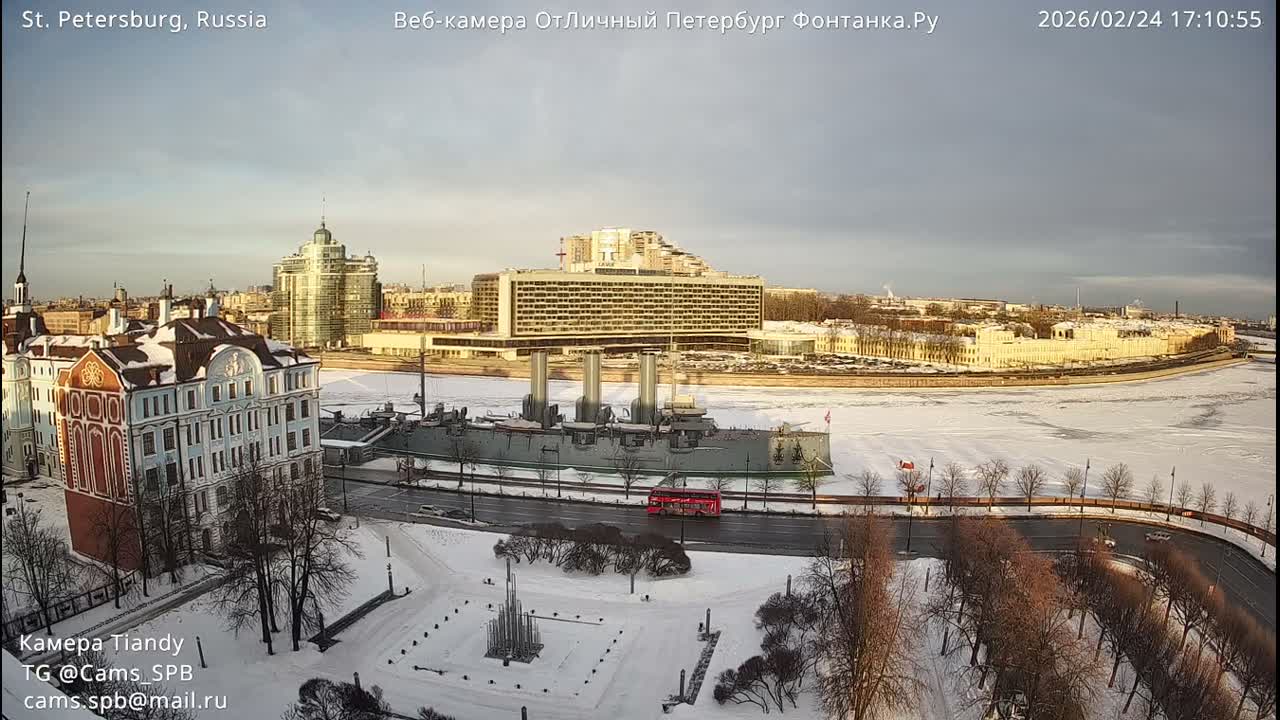 Reka Neva River Shipspotting Live Cam - Dvortsovy, Tsentralny, Saint Petersburg, Northwestern (Severo-Zapadnyy), Russia