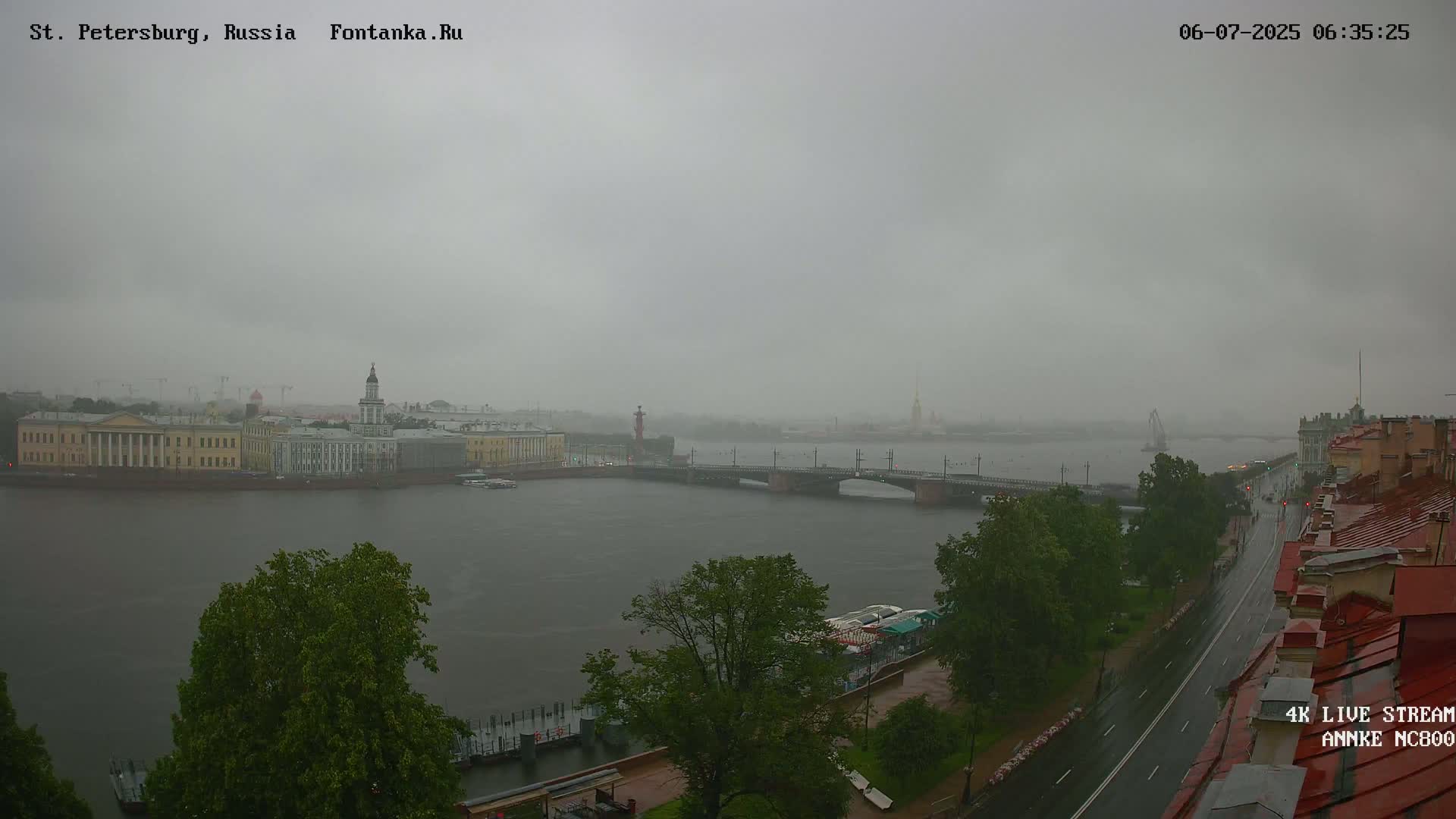 Palace Bridge (Dvortsovyy Most) Live Cam - Admiralteysky Okrug, Admiralteysky, Saint Petersburg, Northwestern (Severo-Zapadnyy), Russia