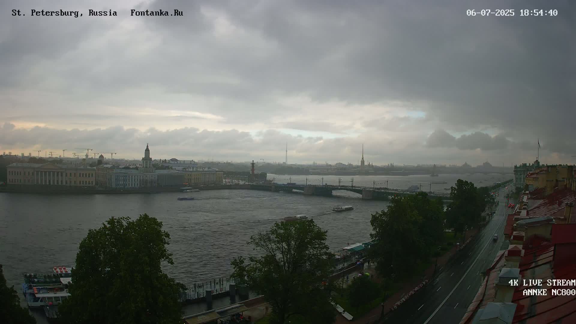 Palace Bridge (Dvortsovyy Most) Live Cam - Admiralteysky Okrug, Admiralteysky, Saint Petersburg, Northwestern (Severo-Zapadnyy), Russia
