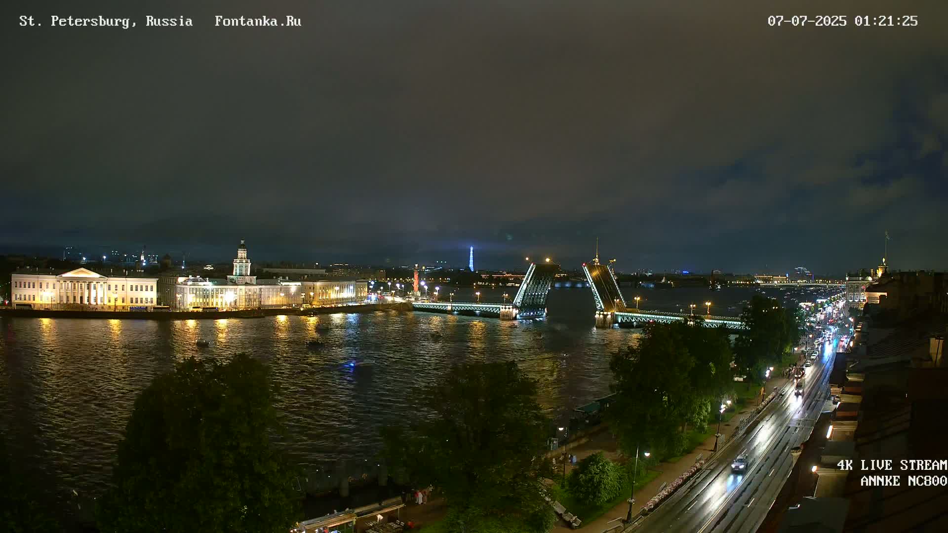 Palace Bridge (Dvortsovyy Most) Live Cam - Admiralteysky Okrug, Admiralteysky, Saint Petersburg, Northwestern (Severo-Zapadnyy), Russia