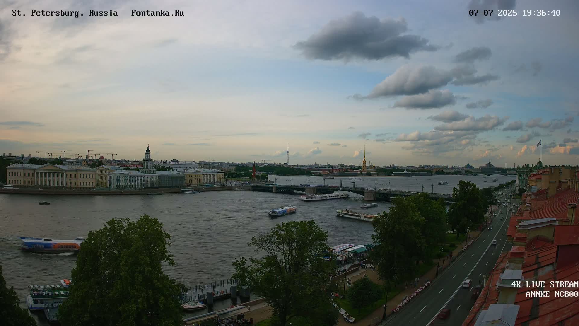 Palace Bridge (Dvortsovyy Most) Live Cam - Admiralteysky Okrug, Admiralteysky, Saint Petersburg, Northwestern (Severo-Zapadnyy), Russia
