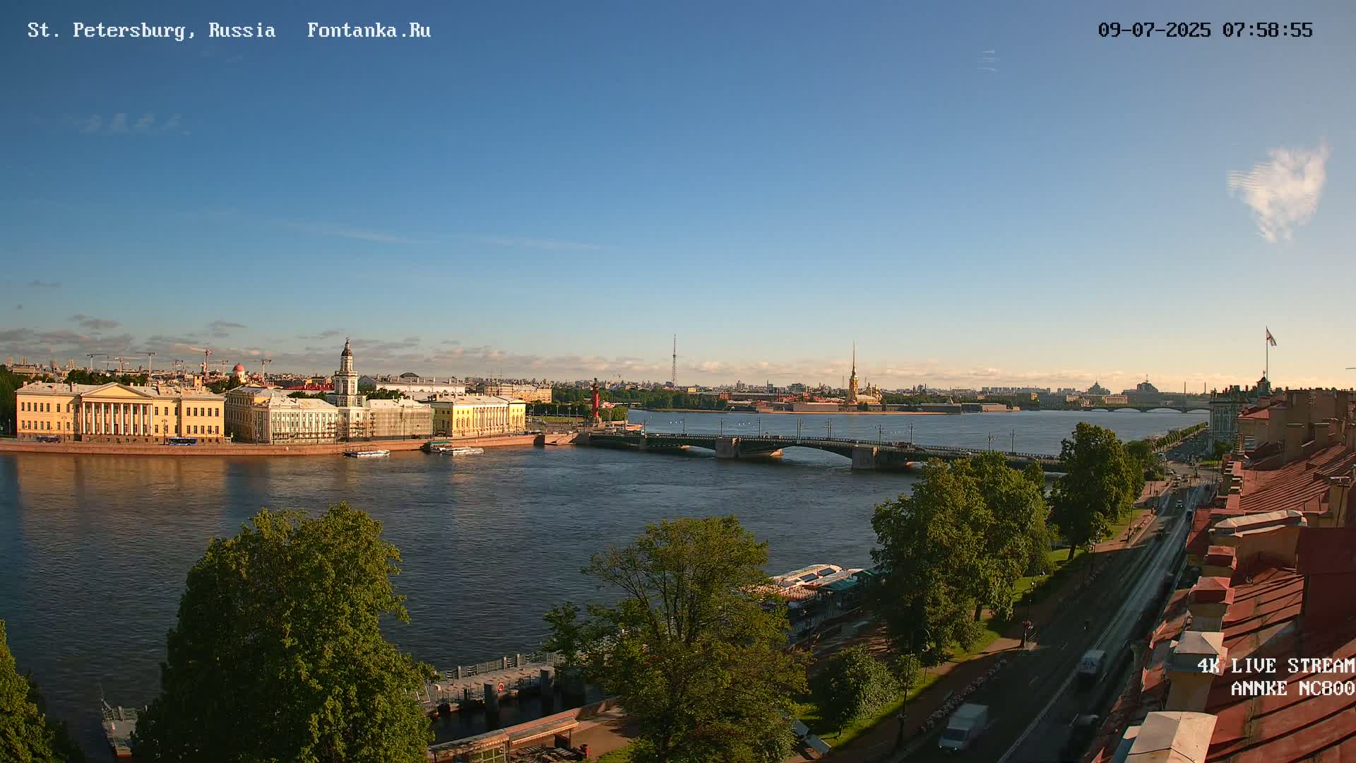 Palace Bridge (Dvortsovyy Most) Live Cam - Admiralteysky Okrug, Admiralteysky, Saint Petersburg, Northwestern (Severo-Zapadnyy), Russia
