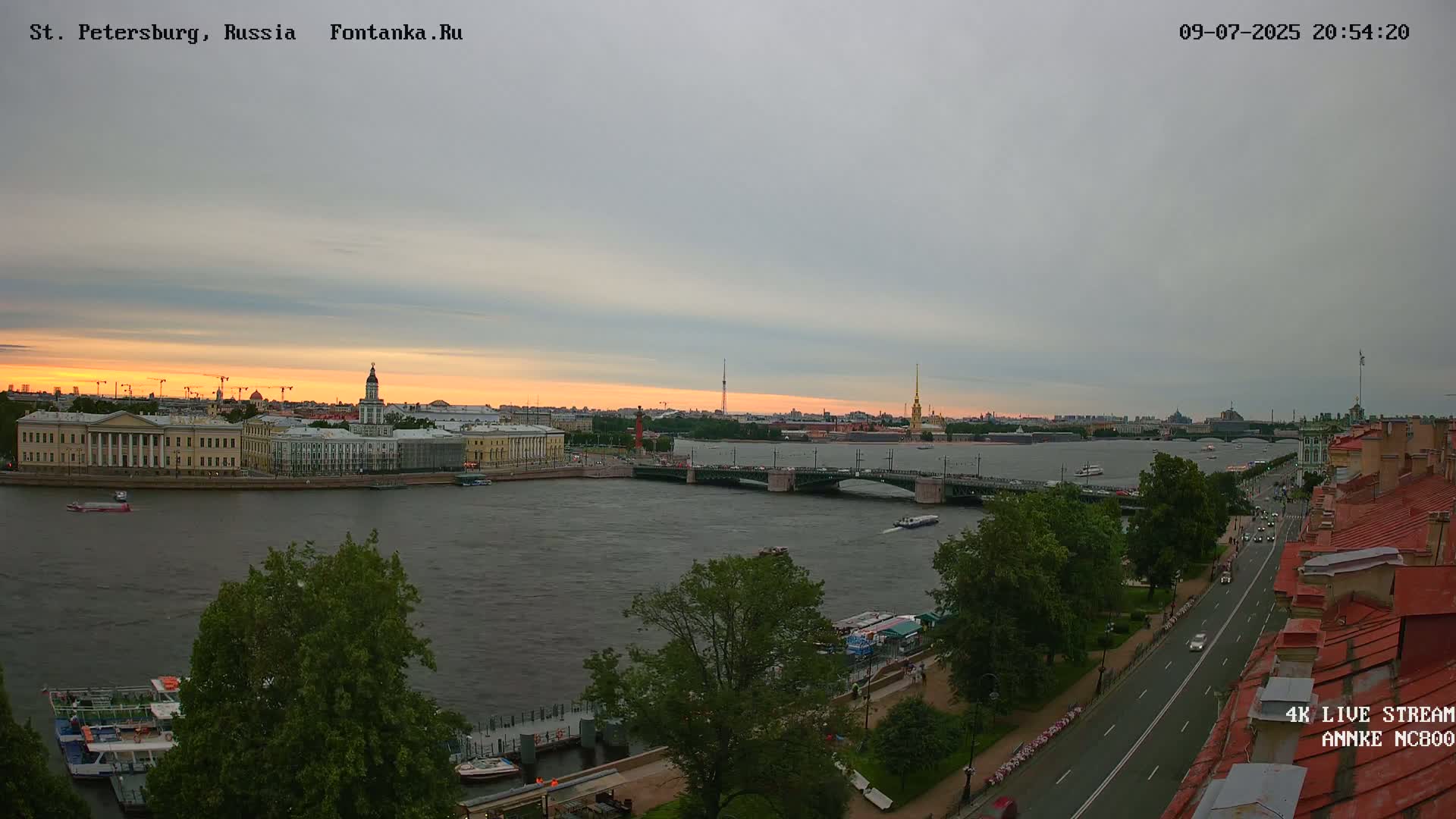 Palace Bridge (Dvortsovyy Most) Live Cam - Admiralteysky Okrug, Admiralteysky, Saint Petersburg, Northwestern (Severo-Zapadnyy), Russia