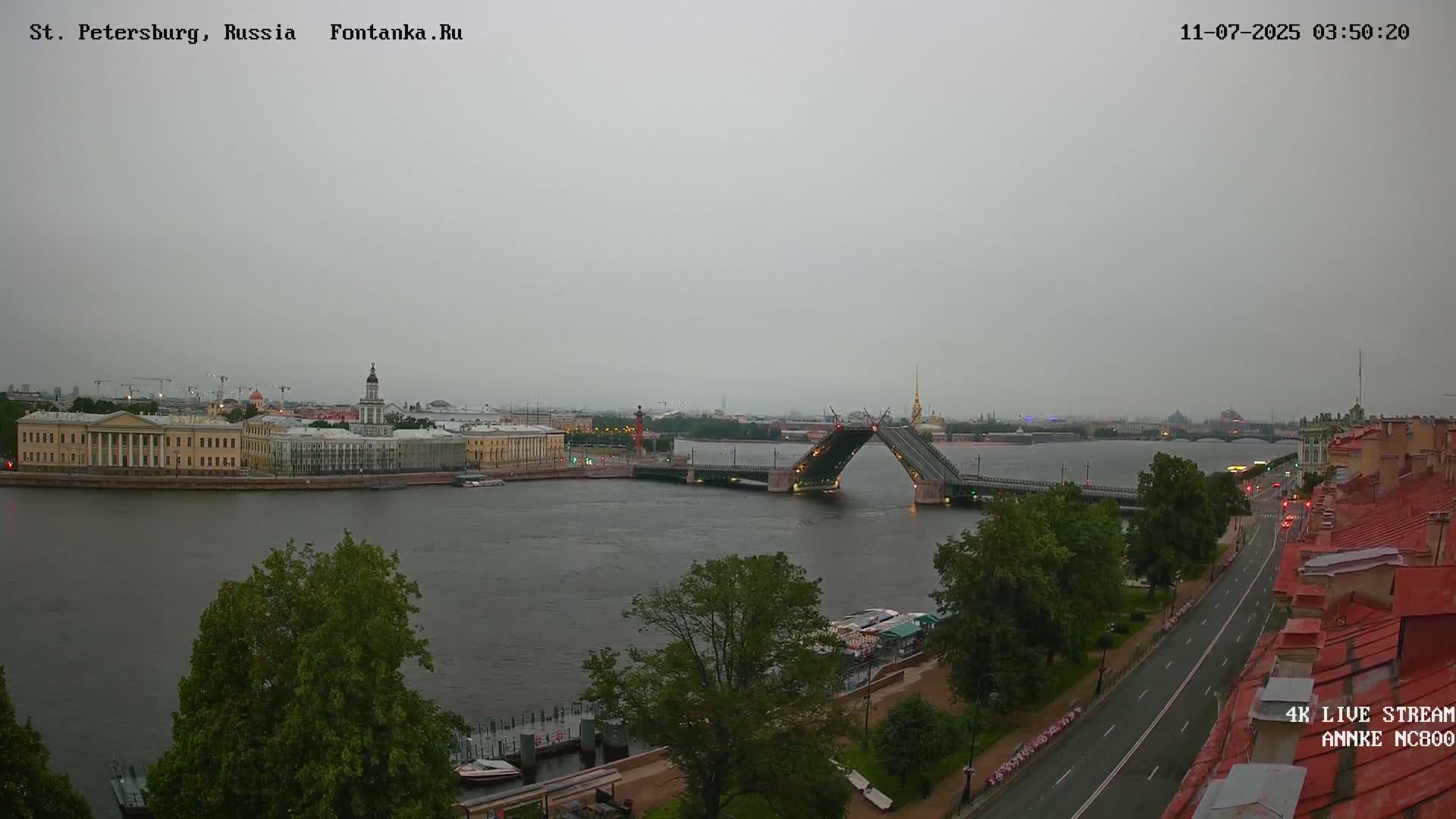 Palace Bridge (Dvortsovyy Most) Live Cam - Admiralteysky Okrug, Admiralteysky, Saint Petersburg, Northwestern (Severo-Zapadnyy), Russia