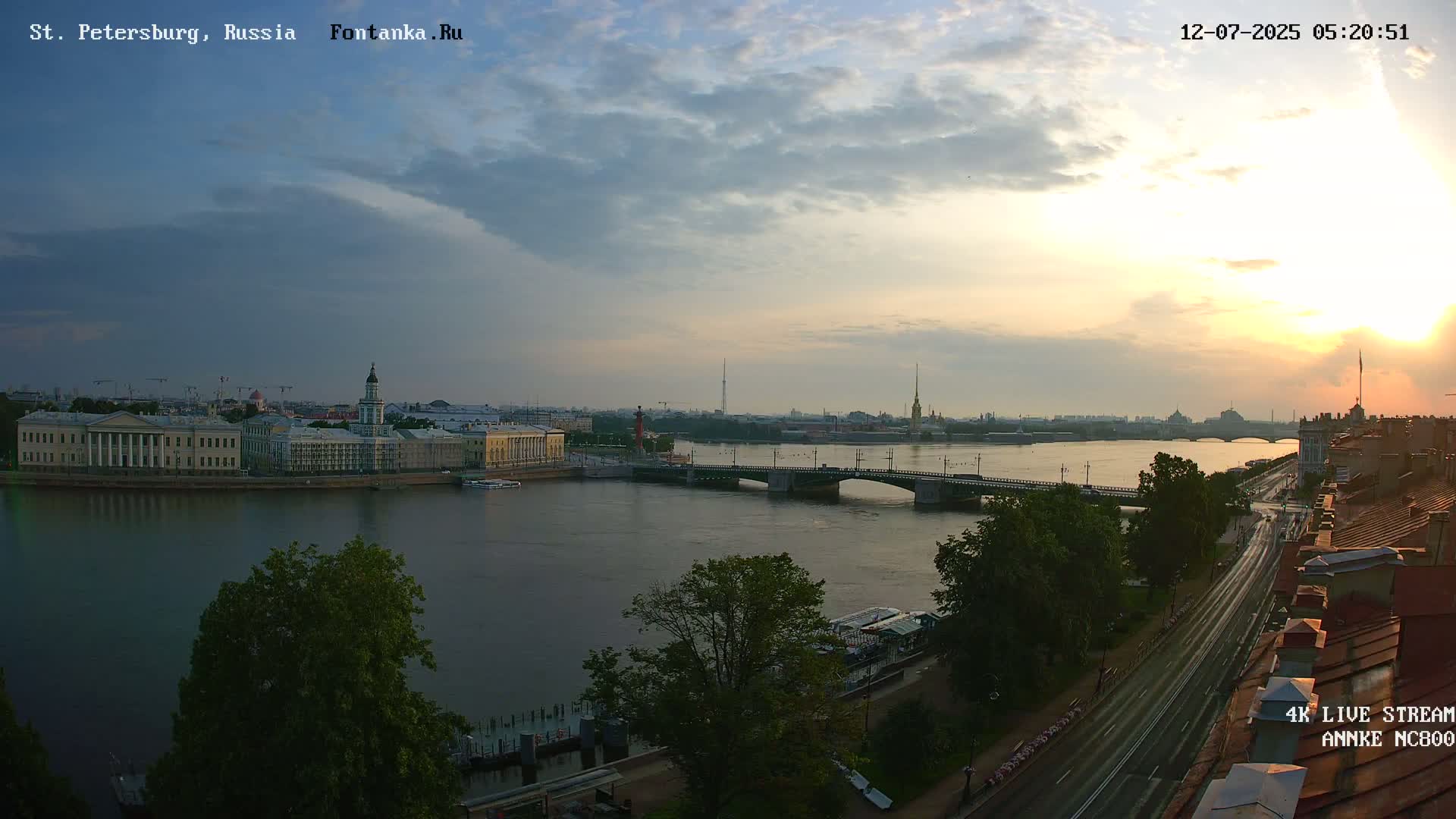 Palace Bridge (Dvortsovyy Most) Live Cam - Admiralteysky Okrug, Admiralteysky, Saint Petersburg, Northwestern (Severo-Zapadnyy), Russia