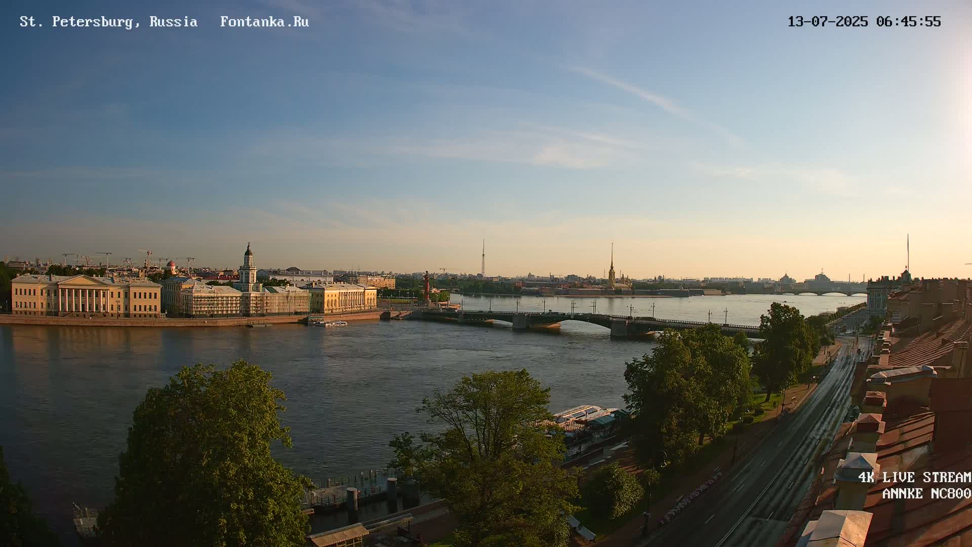 Palace Bridge (Dvortsovyy Most) Live Cam - Admiralteysky Okrug, Admiralteysky, Saint Petersburg, Northwestern (Severo-Zapadnyy), Russia