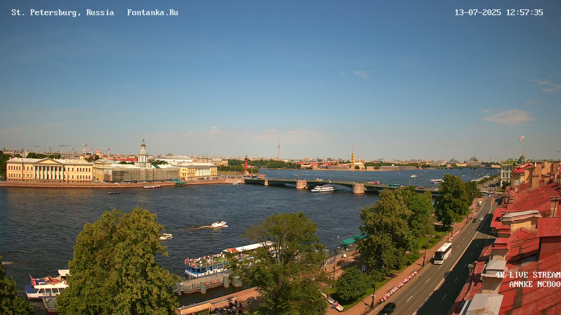 Palace Bridge (Dvortsovyy Most) Live Cam - Admiralteysky Okrug, Admiralteysky, Saint Petersburg, Northwestern (Severo-Zapadnyy), Russia