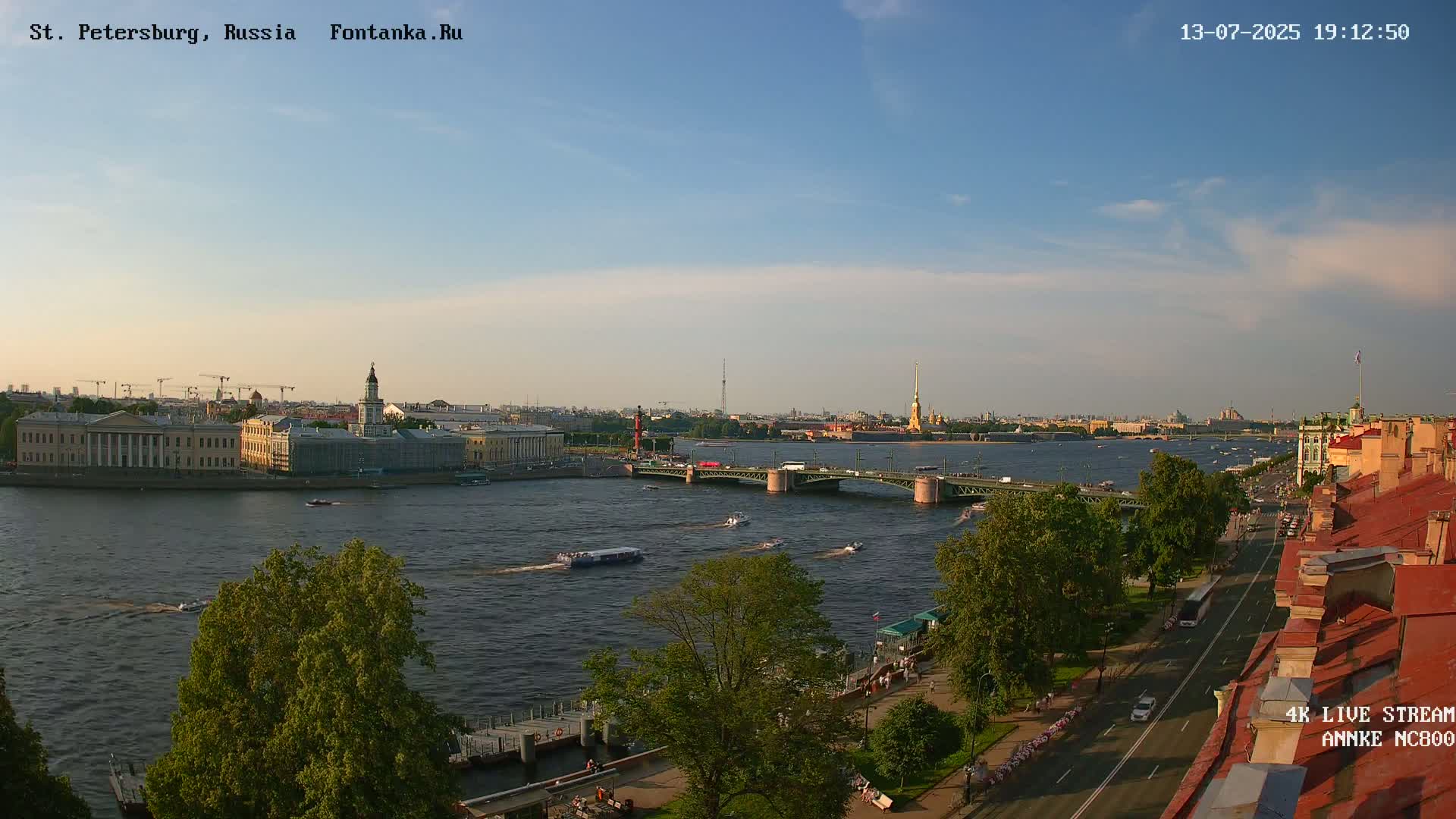 Palace Bridge (Dvortsovyy Most) Live Cam - Admiralteysky Okrug, Admiralteysky, Saint Petersburg, Northwestern (Severo-Zapadnyy), Russia