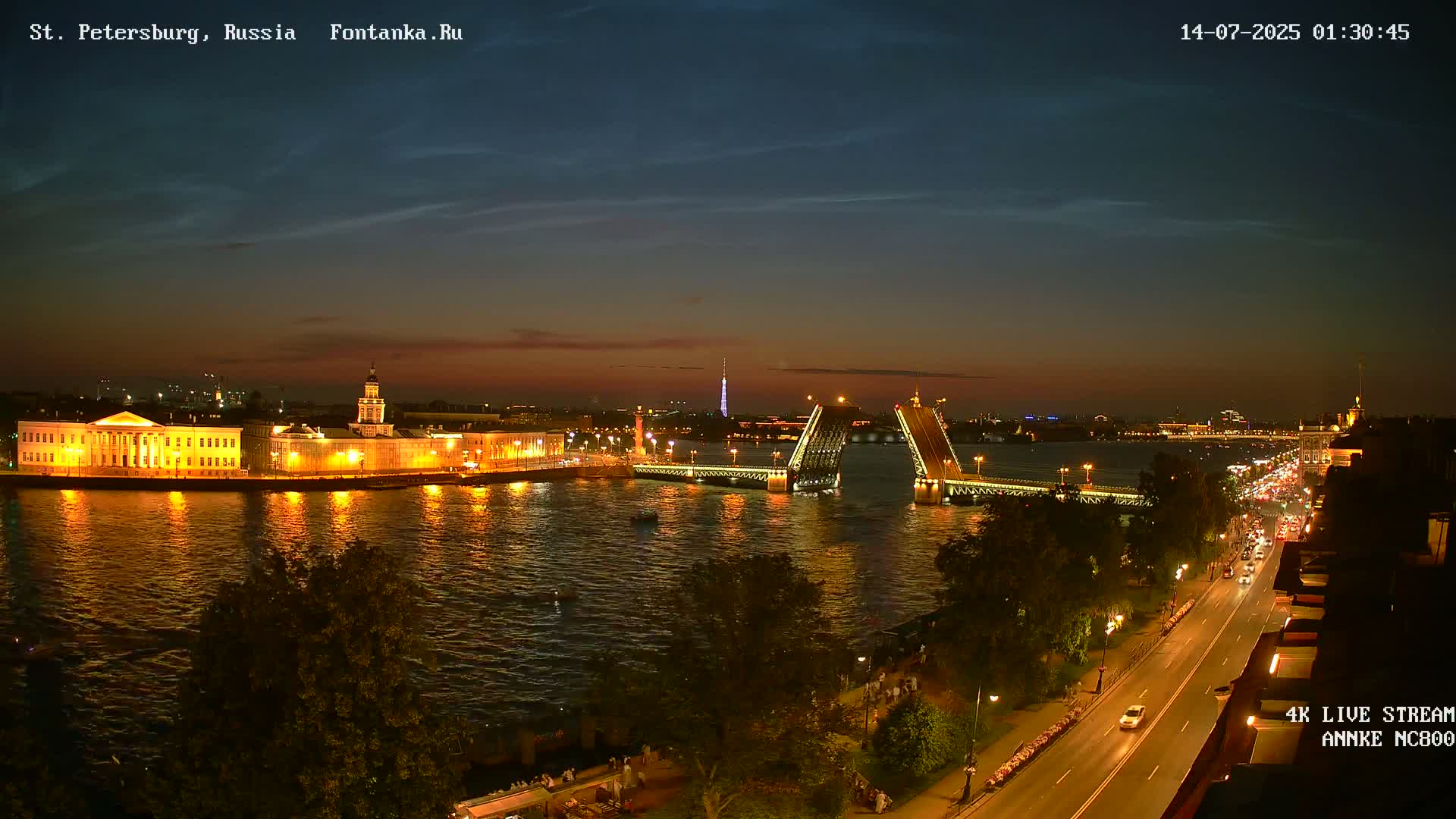 Palace Bridge (Dvortsovyy Most) Live Cam - Admiralteysky Okrug, Admiralteysky, Saint Petersburg, Northwestern (Severo-Zapadnyy), Russia