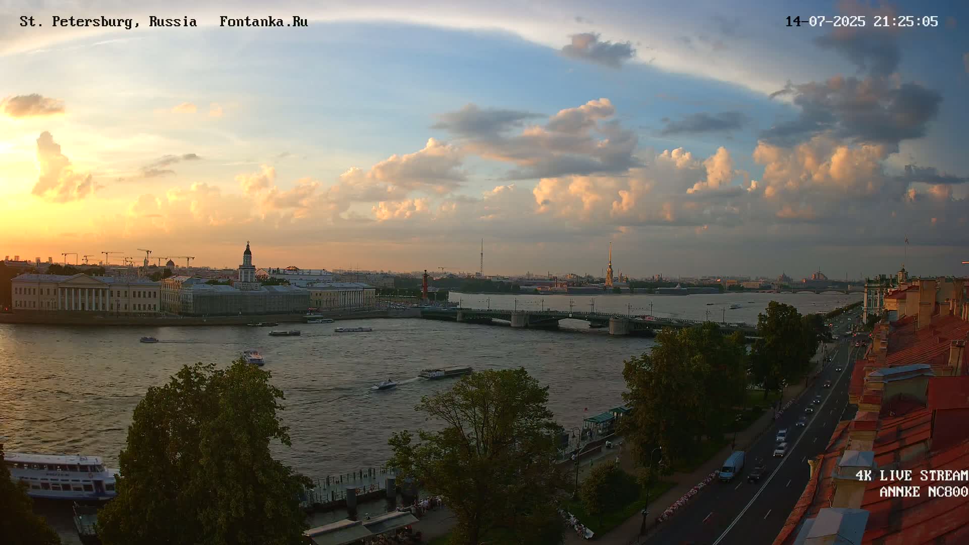 Palace Bridge (Dvortsovyy Most) Live Cam - Admiralteysky Okrug, Admiralteysky, Saint Petersburg, Northwestern (Severo-Zapadnyy), Russia