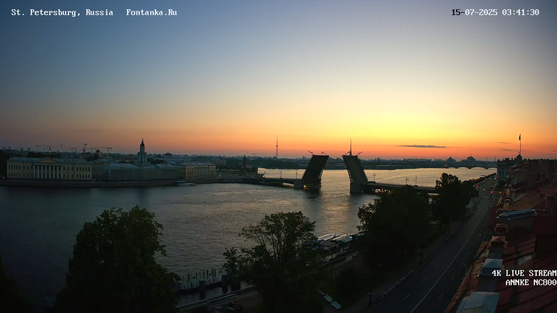 Palace Bridge (Dvortsovyy Most) Live Cam - Admiralteysky Okrug, Admiralteysky, Saint Petersburg, Northwestern (Severo-Zapadnyy), Russia
