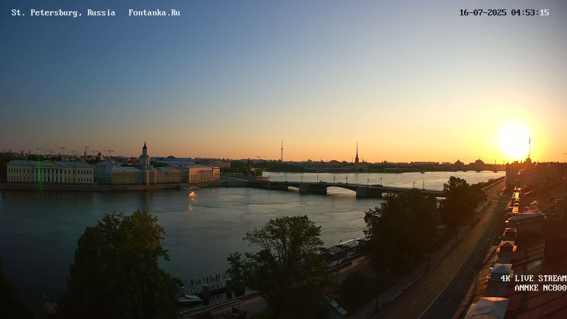 Palace Bridge (Dvortsovyy Most) Live Cam - Admiralteysky Okrug, Admiralteysky, Saint Petersburg, Northwestern (Severo-Zapadnyy), Russia