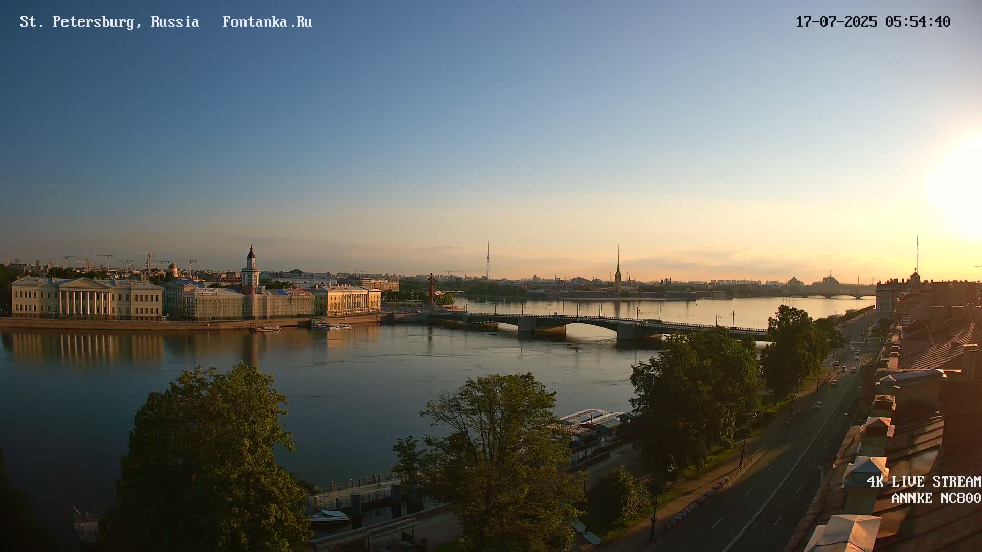 Palace Bridge (Dvortsovyy Most) Live Cam - Admiralteysky Okrug, Admiralteysky, Saint Petersburg, Northwestern (Severo-Zapadnyy), Russia