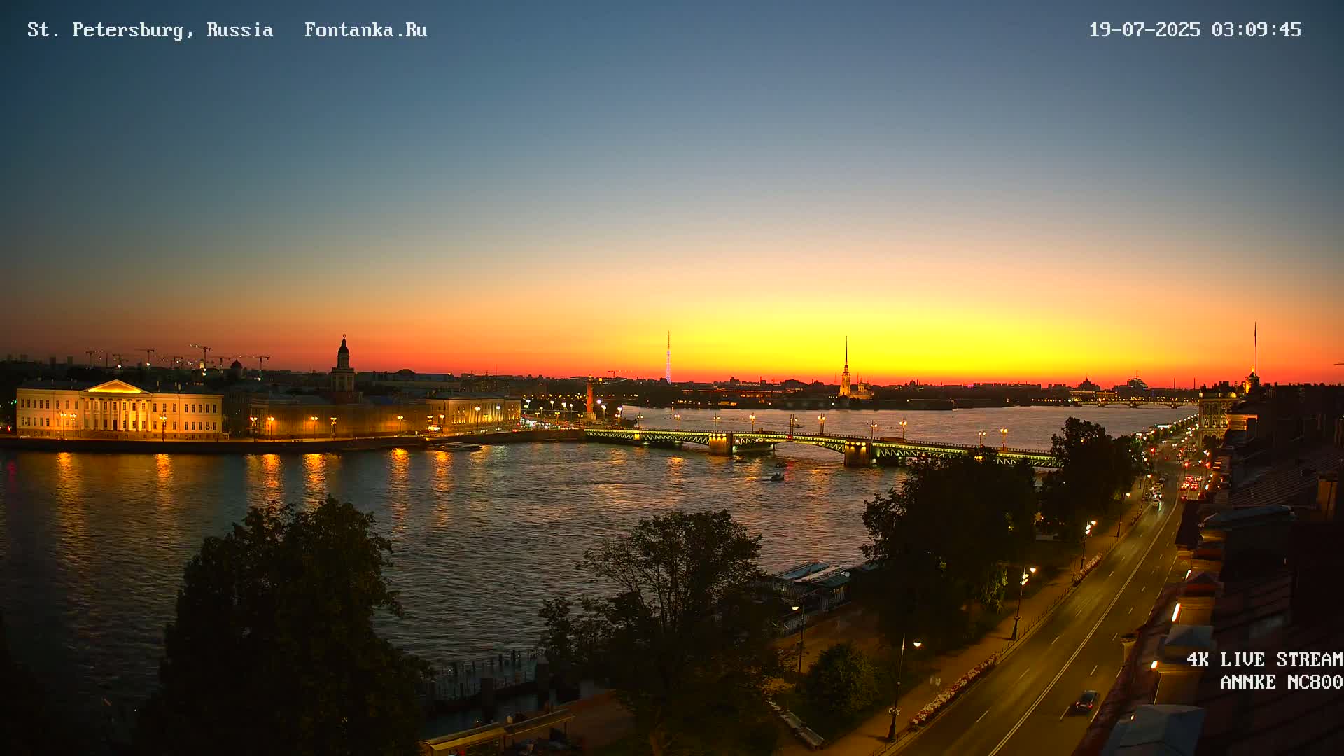 Palace Bridge (Dvortsovyy Most) Live Cam - Admiralteysky Okrug, Admiralteysky, Saint Petersburg, Northwestern (Severo-Zapadnyy), Russia