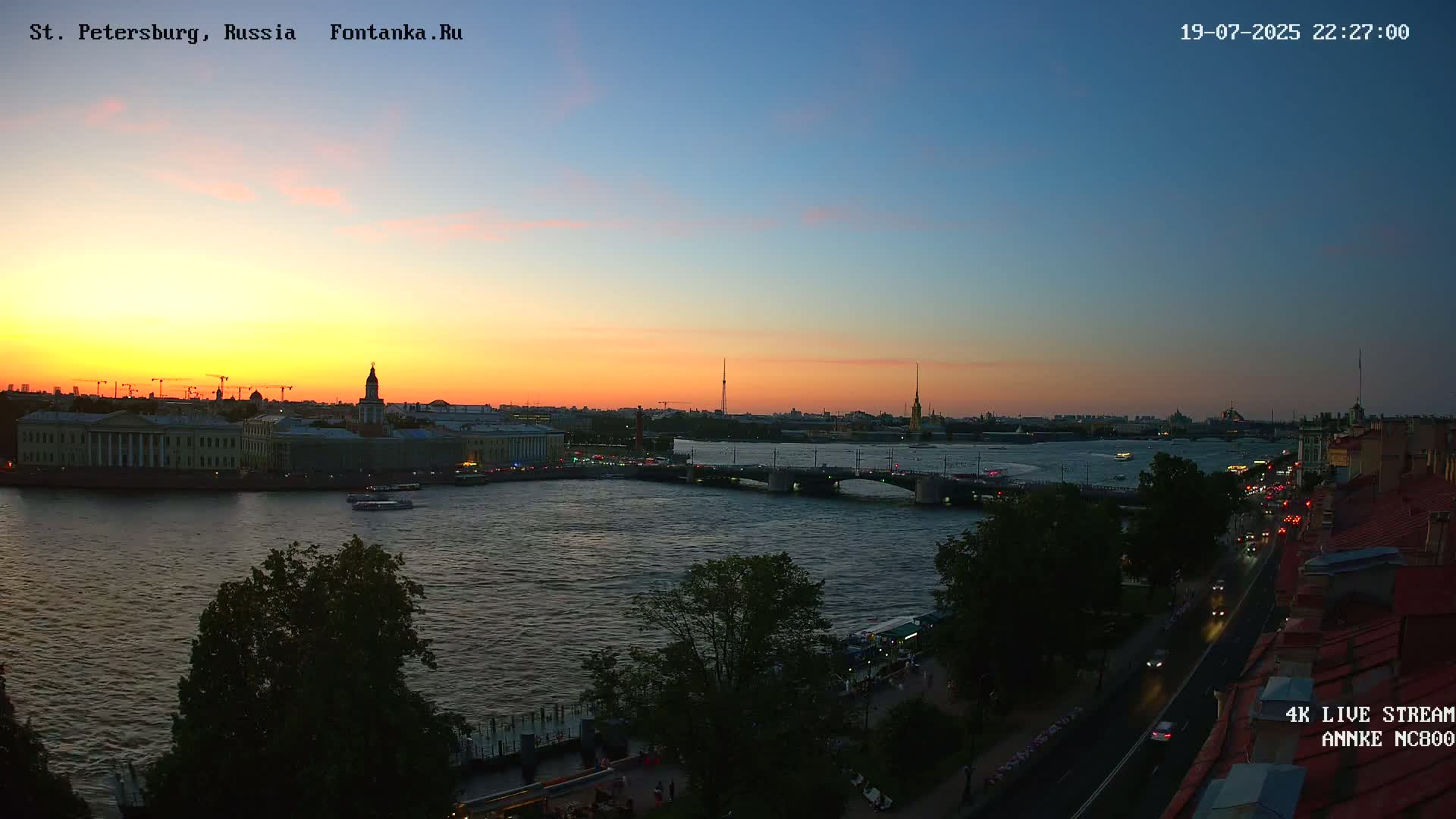 Palace Bridge (Dvortsovyy Most) Live Cam - Admiralteysky Okrug, Admiralteysky, Saint Petersburg, Northwestern (Severo-Zapadnyy), Russia