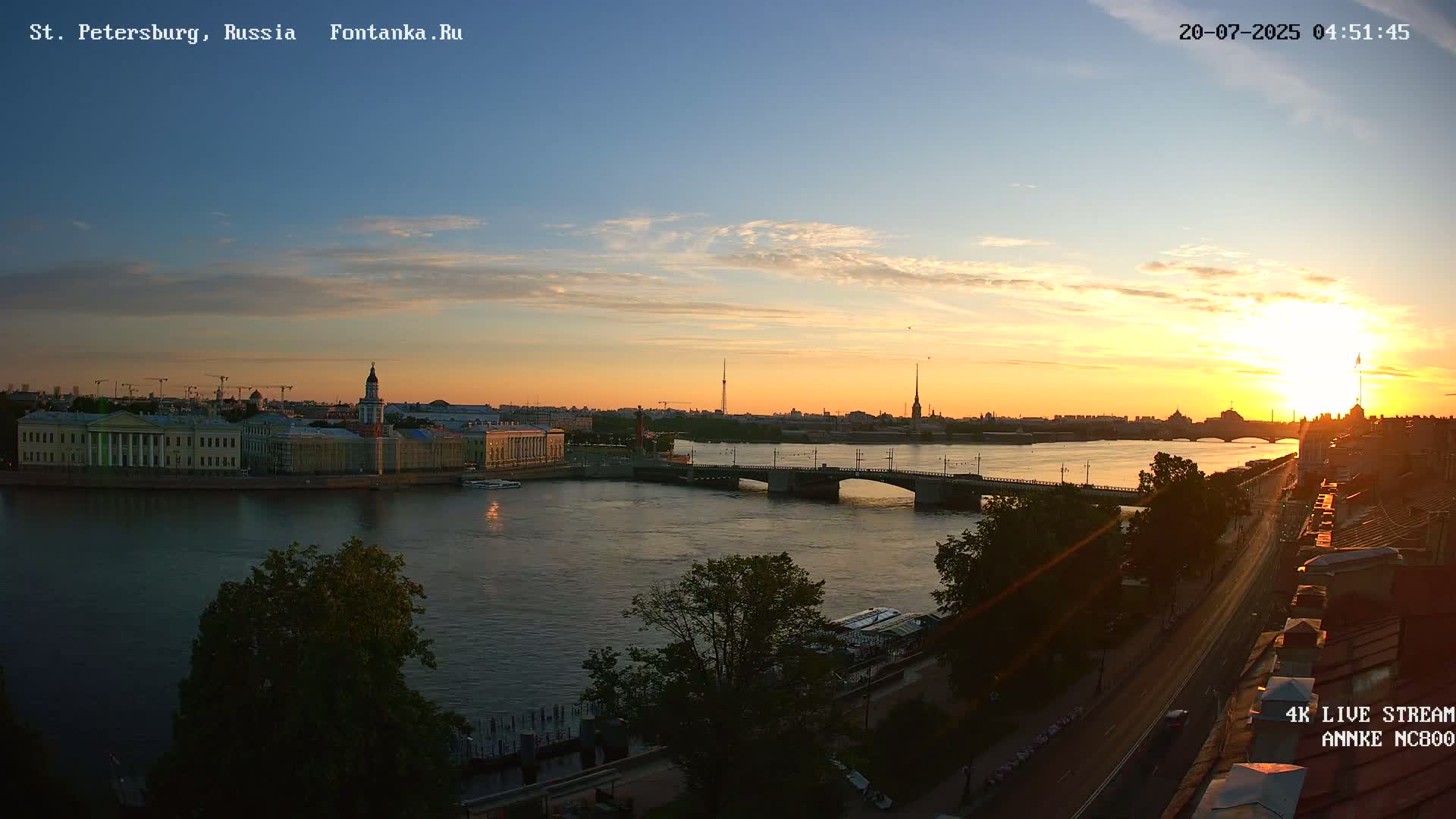 Palace Bridge (Dvortsovyy Most) Live Cam - Admiralteysky Okrug, Admiralteysky, Saint Petersburg, Northwestern (Severo-Zapadnyy), Russia