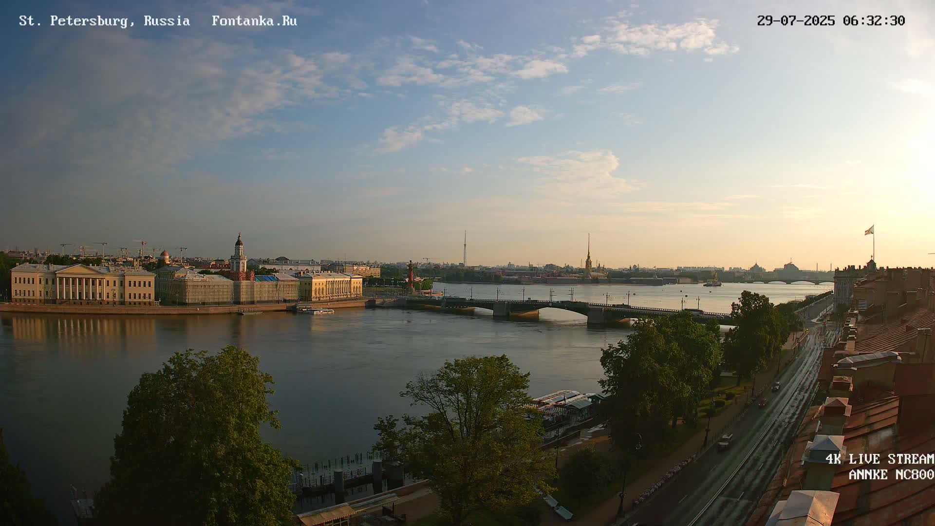 Palace Bridge (Dvortsovyy Most) Live Cam - Admiralteysky Okrug, Admiralteysky, Saint Petersburg, Northwestern (Severo-Zapadnyy), Russia