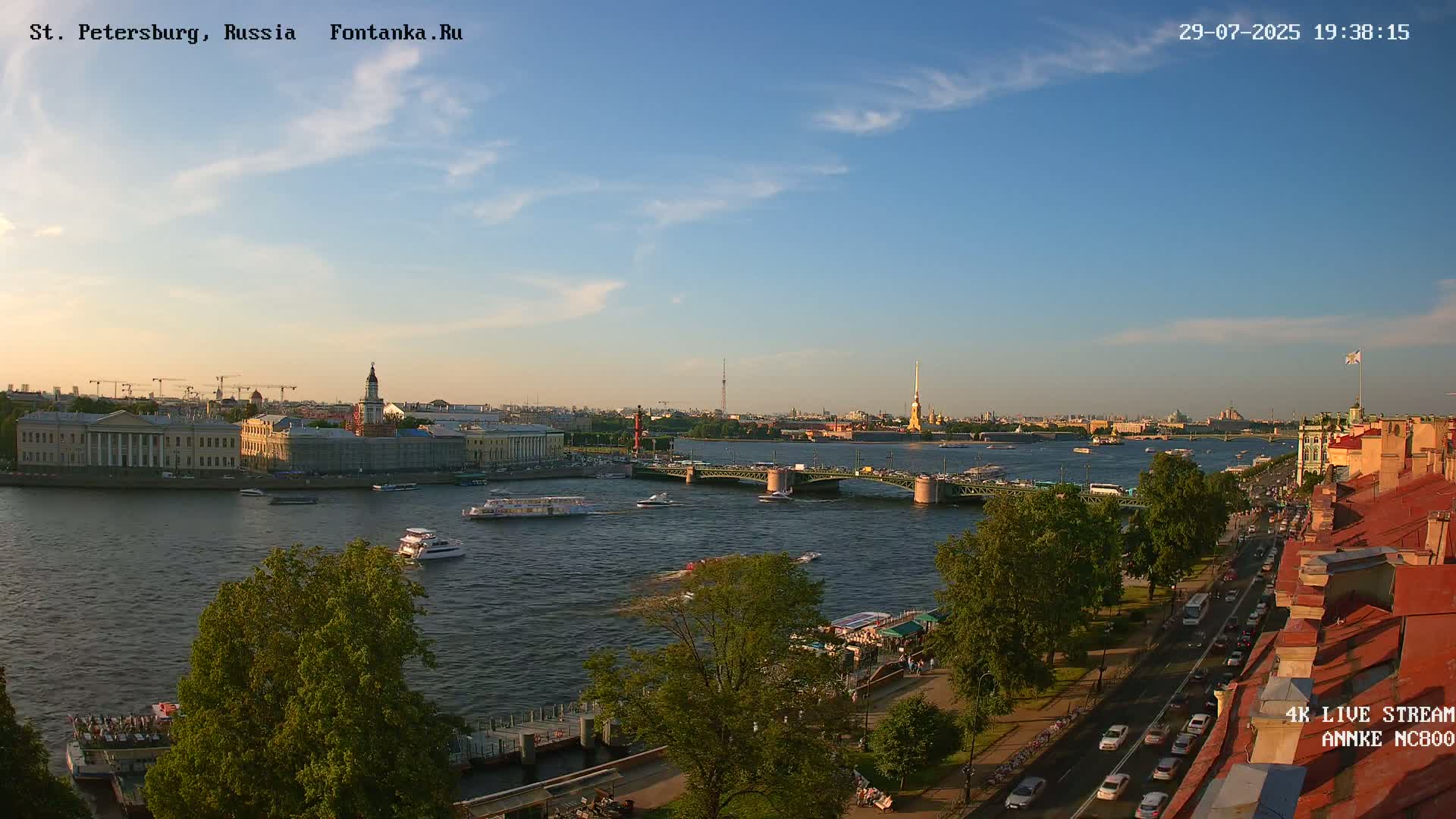 Palace Bridge (Dvortsovyy Most) Live Cam - Admiralteysky Okrug, Admiralteysky, Saint Petersburg, Northwestern (Severo-Zapadnyy), Russia