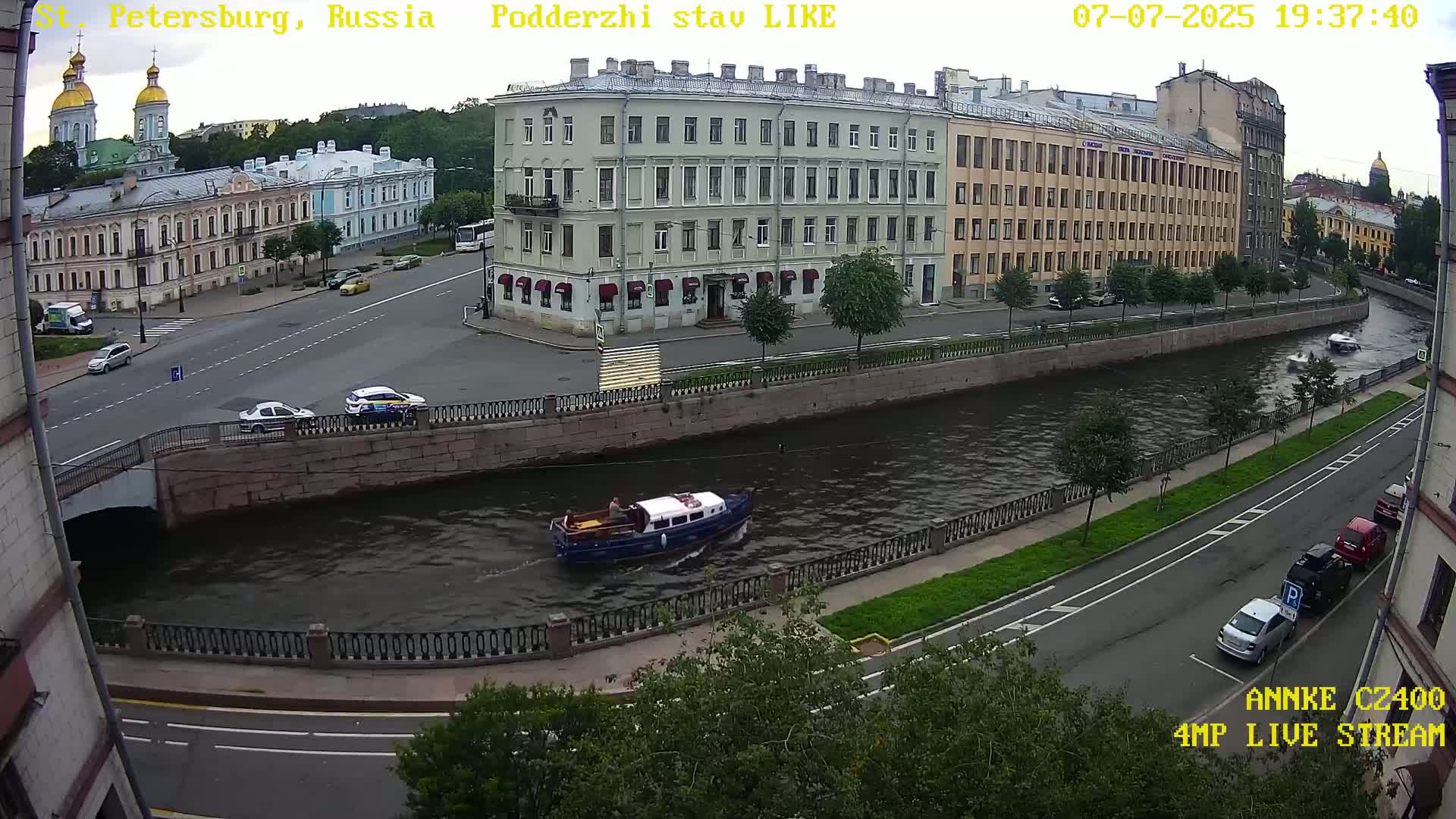 Griboedov Canal & Nikoloc Bogoyavlenskiy Morskoy Sobor (St. Nicholas Naval Cathedral








) View Live Cam - Admiralteysky Okrug, Admiralteysky, Saint Petersburg, Northwestern (Severo-Zapadnyy), Russia