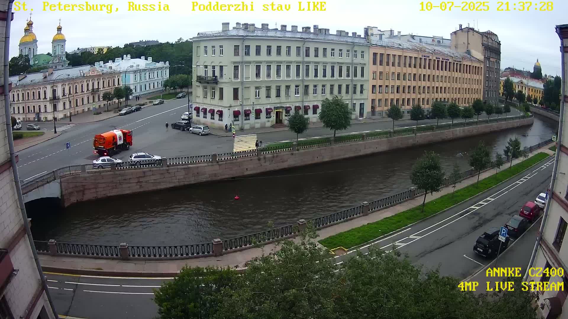 Griboedov Canal & Nikoloc Bogoyavlenskiy Morskoy Sobor (St. Nicholas Naval Cathedral








) View Live Cam - Admiralteysky Okrug, Admiralteysky, Saint Petersburg, Northwestern (Severo-Zapadnyy), Russia