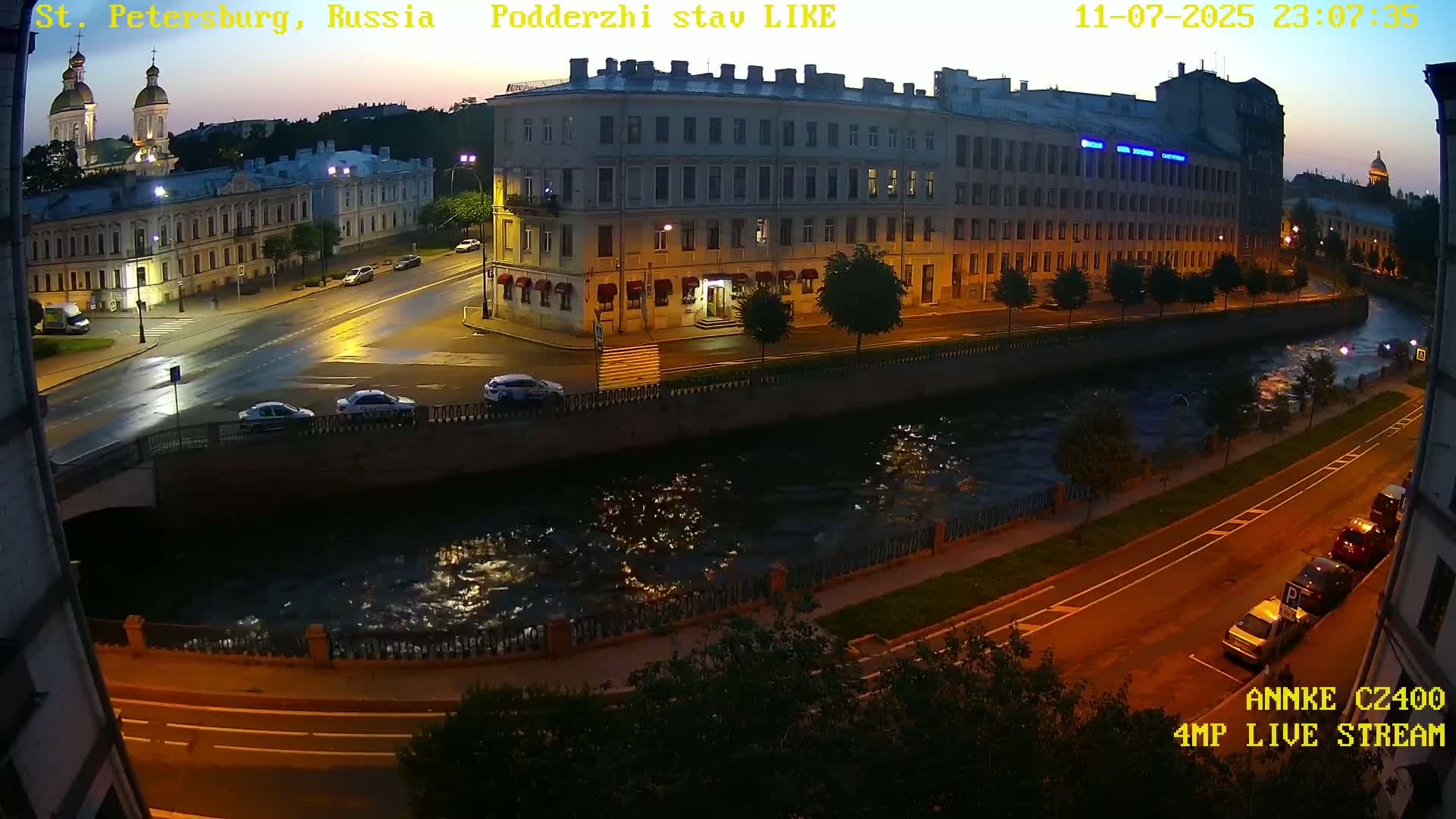 Griboedov Canal & Nikoloc Bogoyavlenskiy Morskoy Sobor (St. Nicholas Naval Cathedral








) View Live Cam - Admiralteysky Okrug, Admiralteysky, Saint Petersburg, Northwestern (Severo-Zapadnyy), Russia